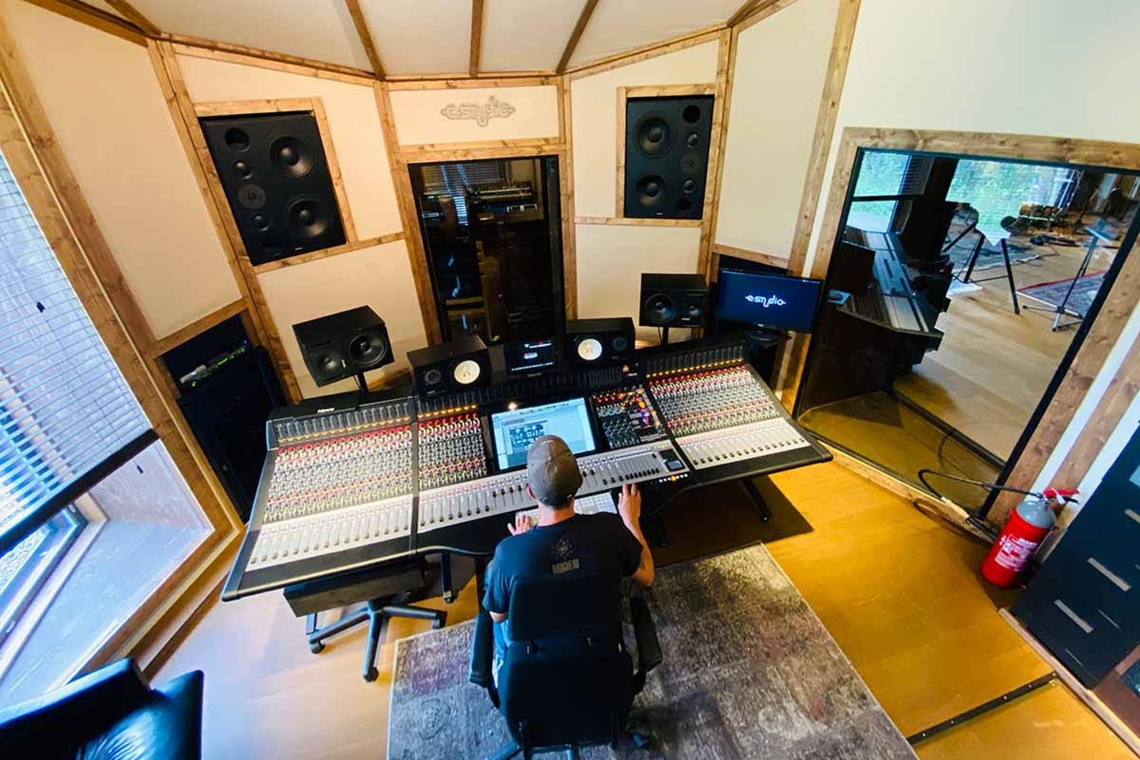 E-Studio — Foto 3
