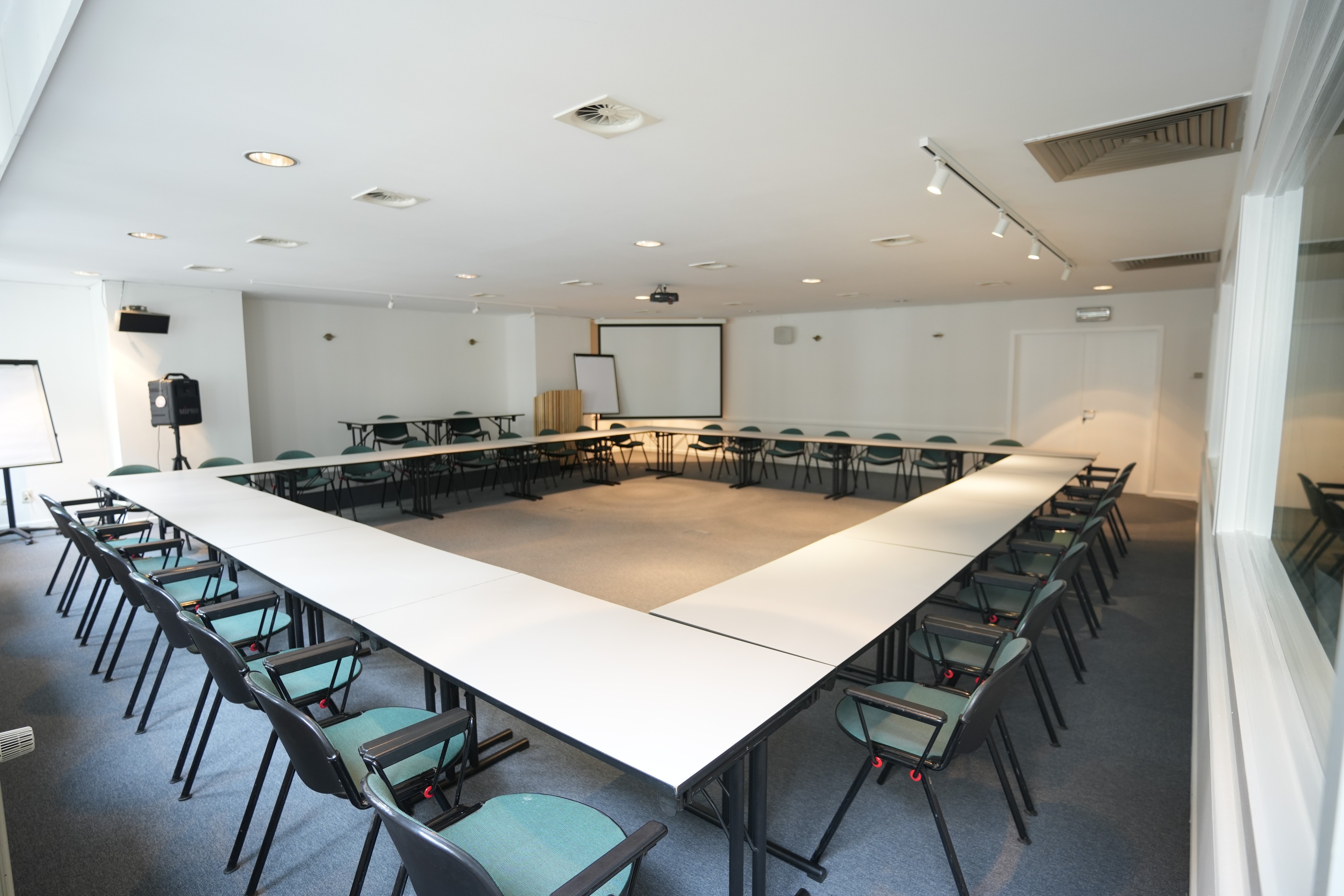 MARIE POPELIN: Lecture Room — Foto 2