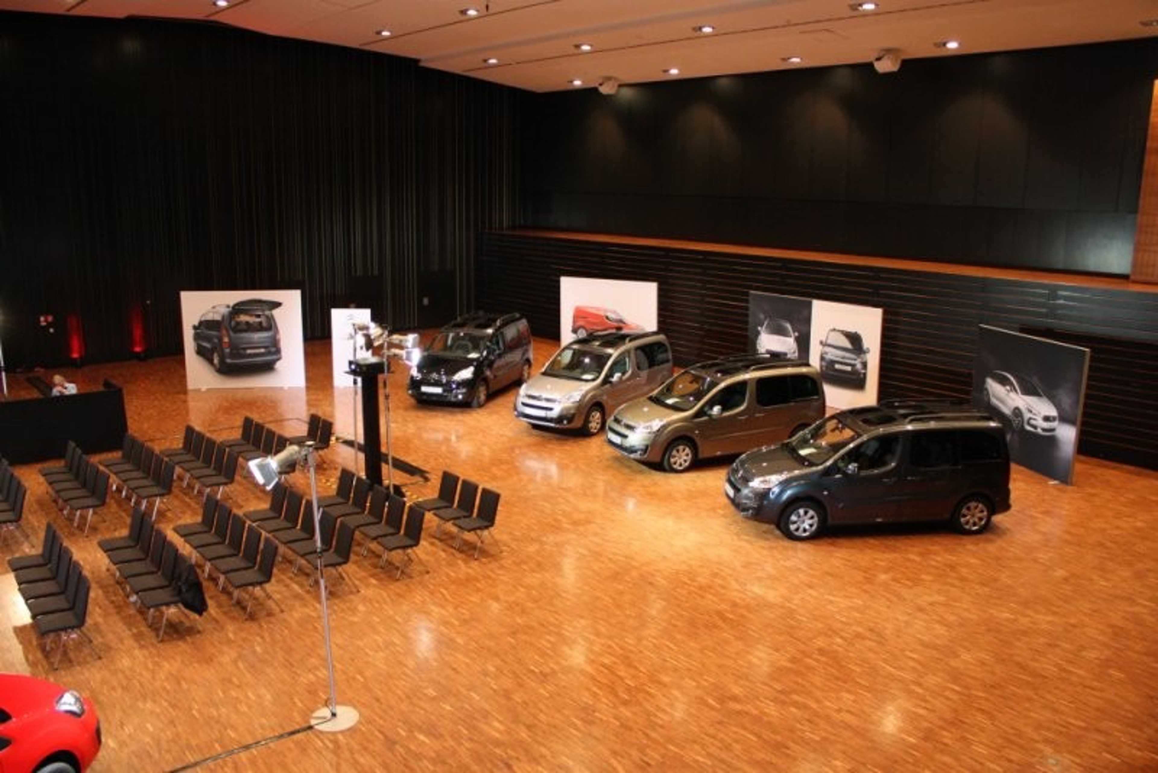 Large Hall — photo 4
