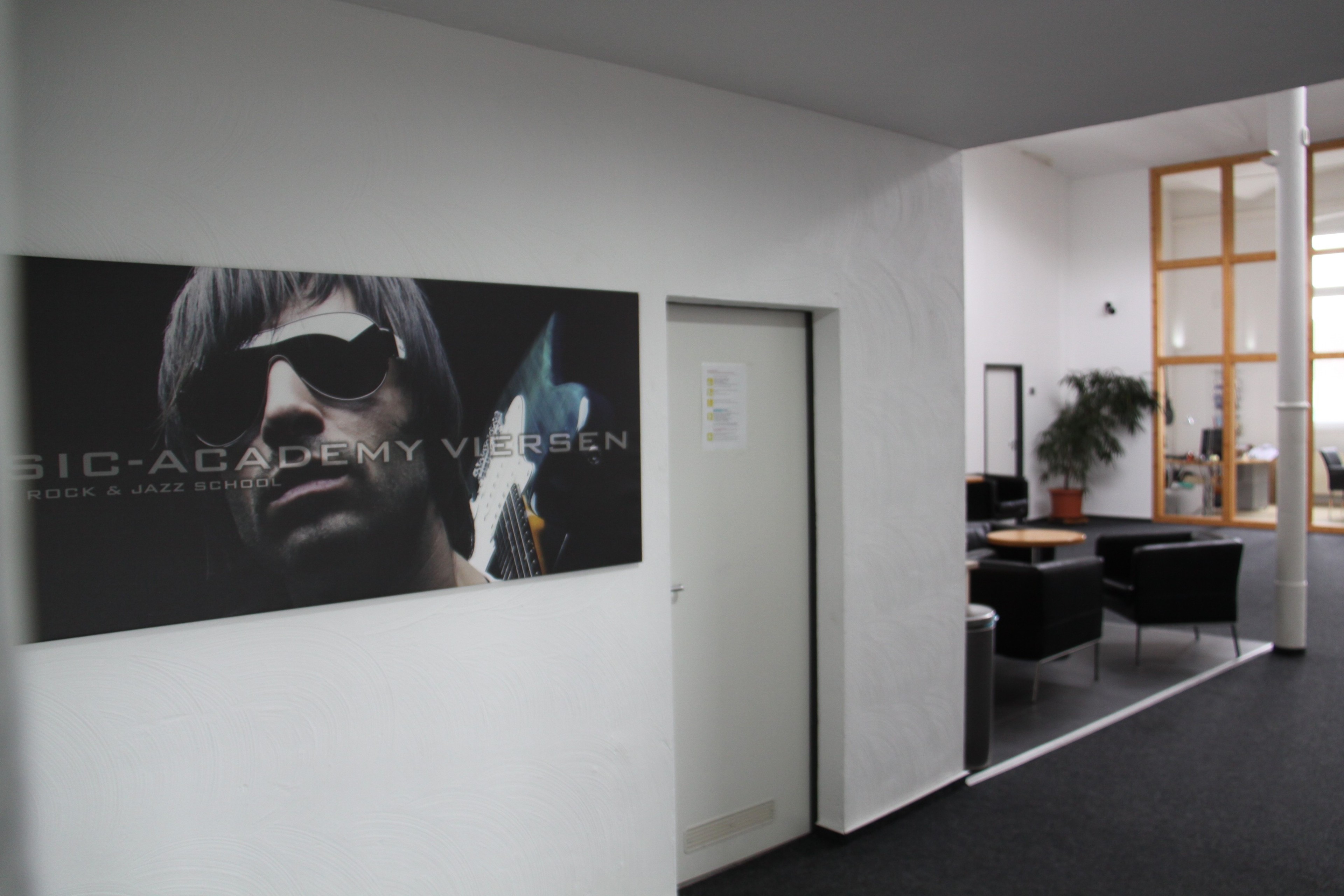 Rehearsal Room 5 - Guitar — foto 2