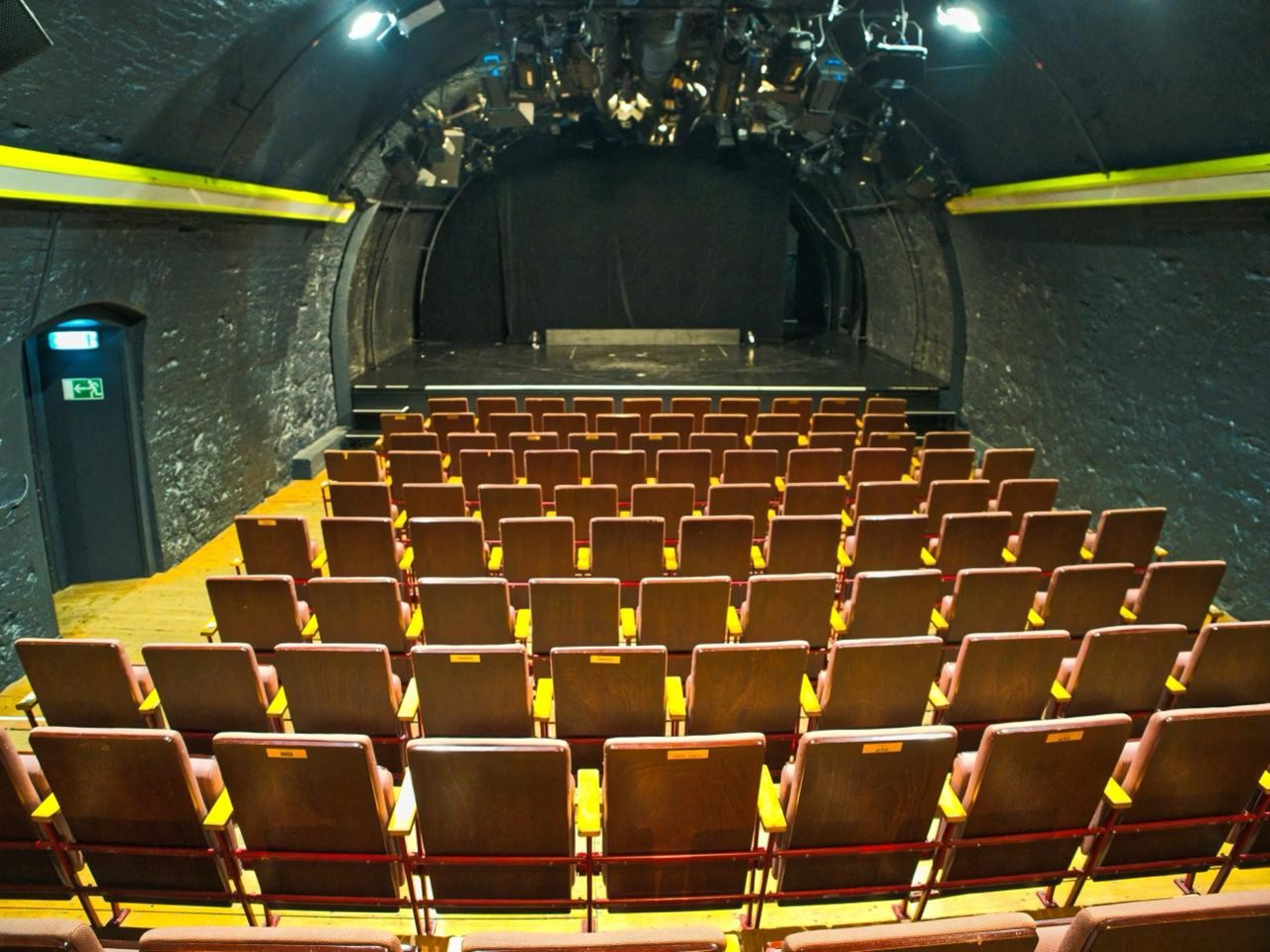 kleines theater – Vaulted Stage in Salzburg
