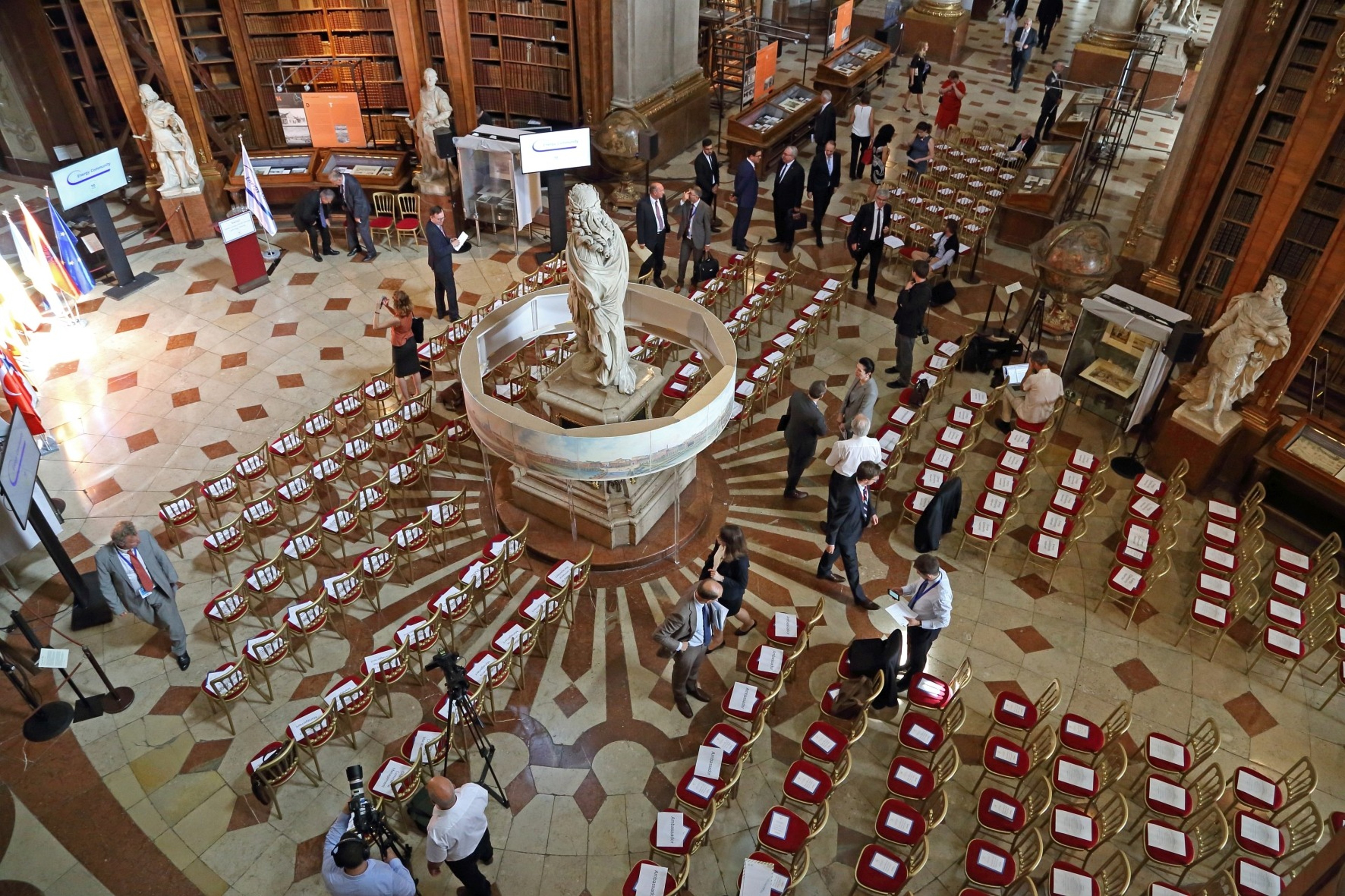 Austrian National Library - State Hall — Foto 2