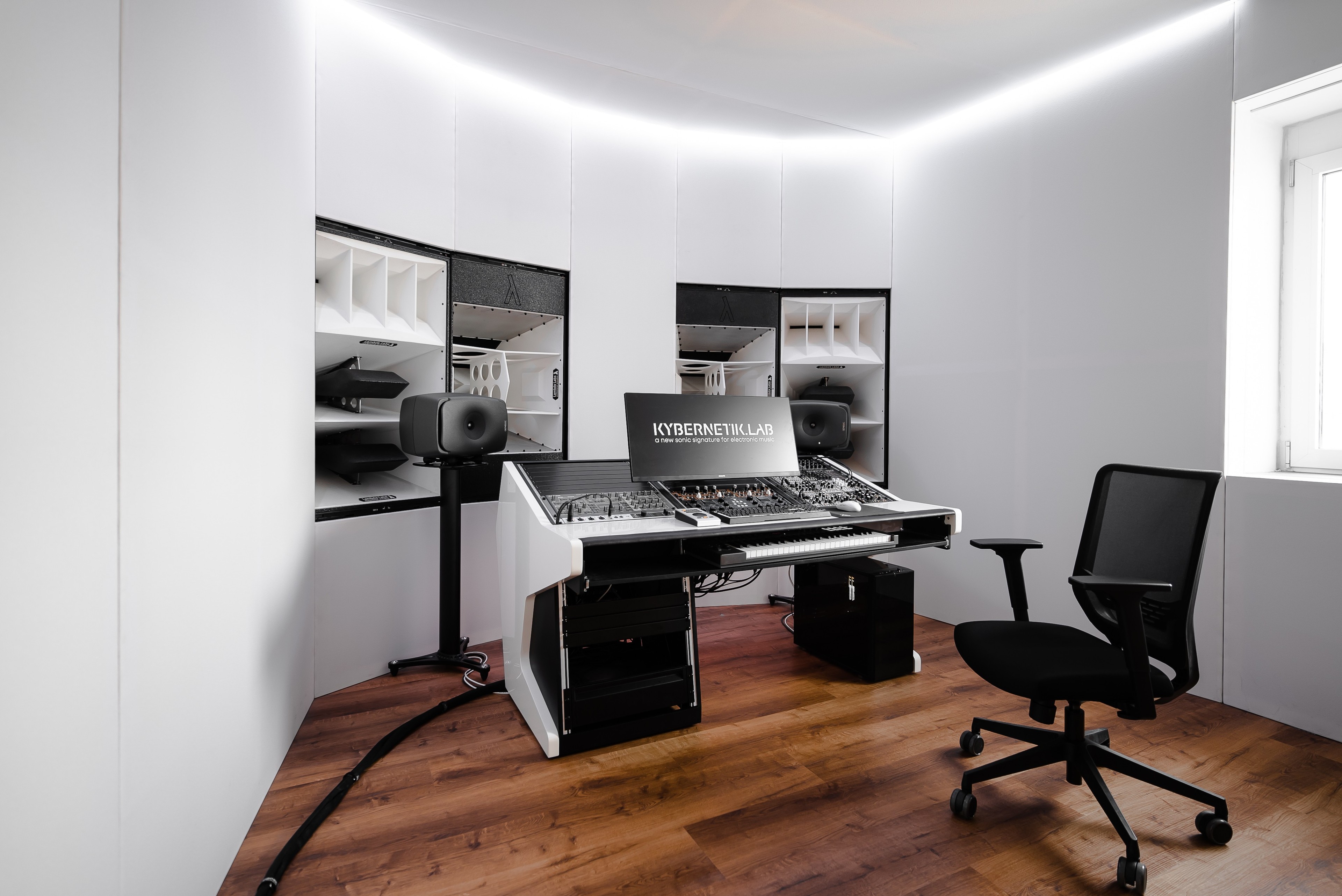 Basel QX3 Studio – DIY Electronic Production — foto 5