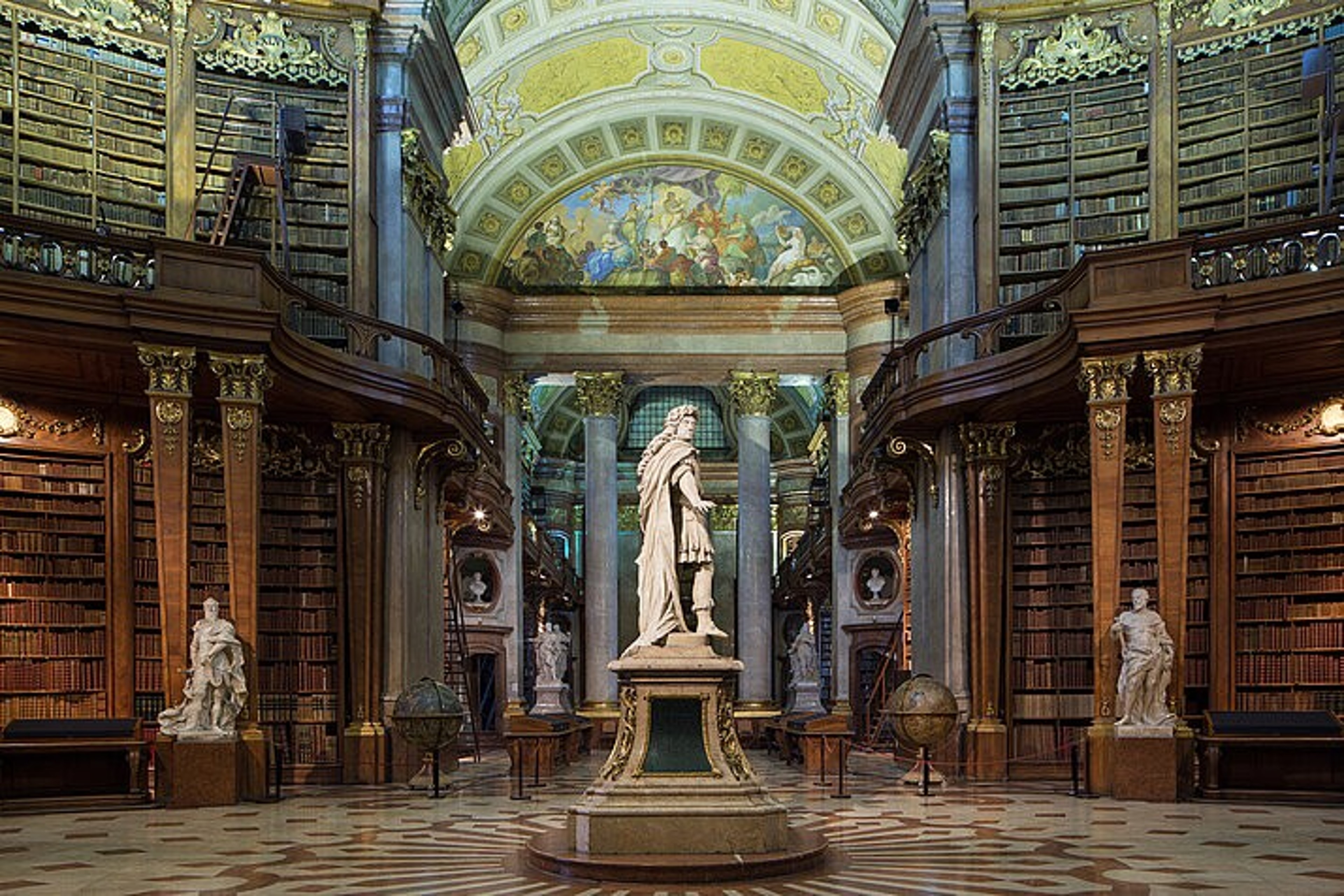 Austrian National Library - State Hall — Foto 4
