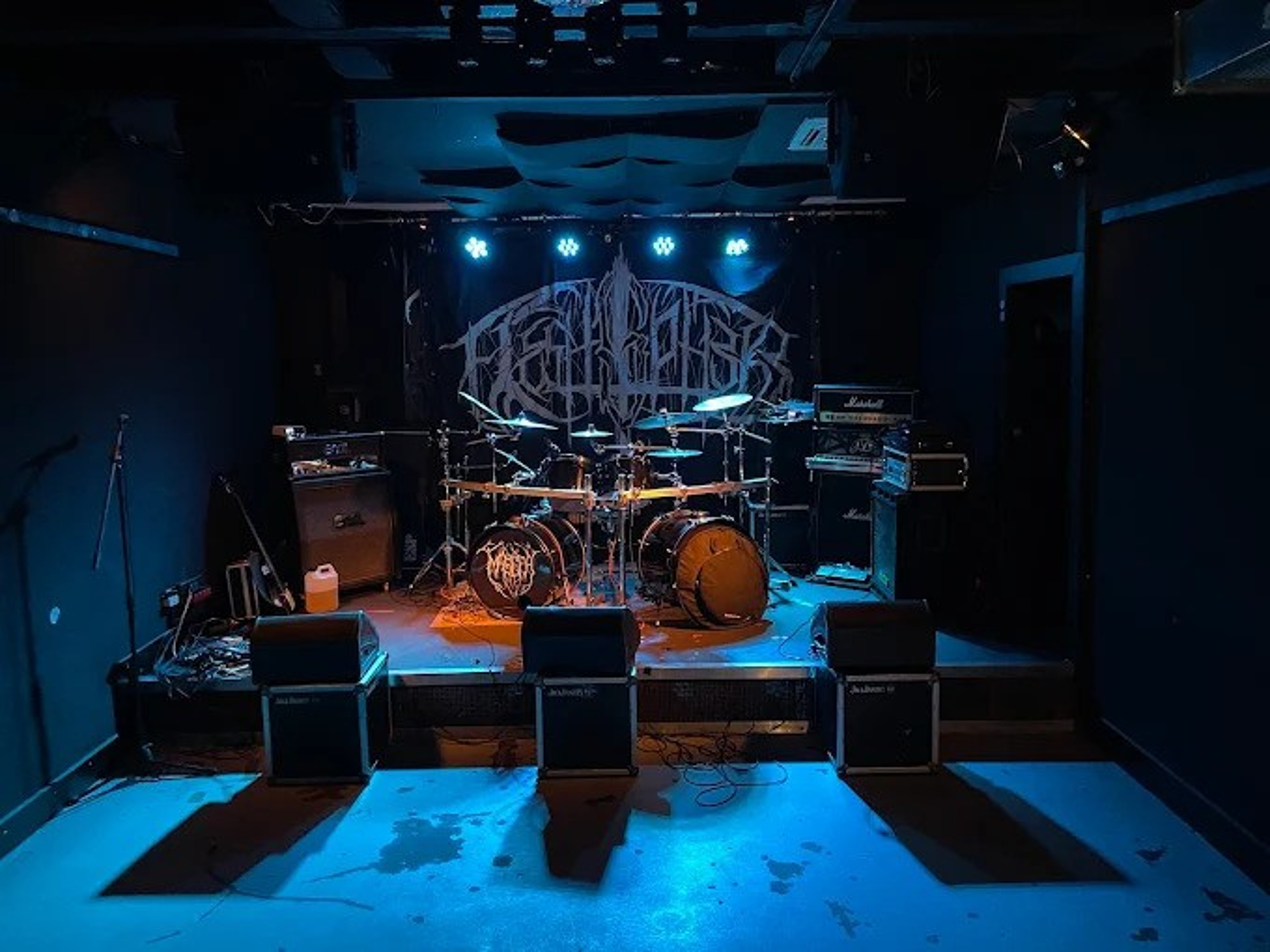 Atmospheric Rehearsal room in music club downtown — foto 4