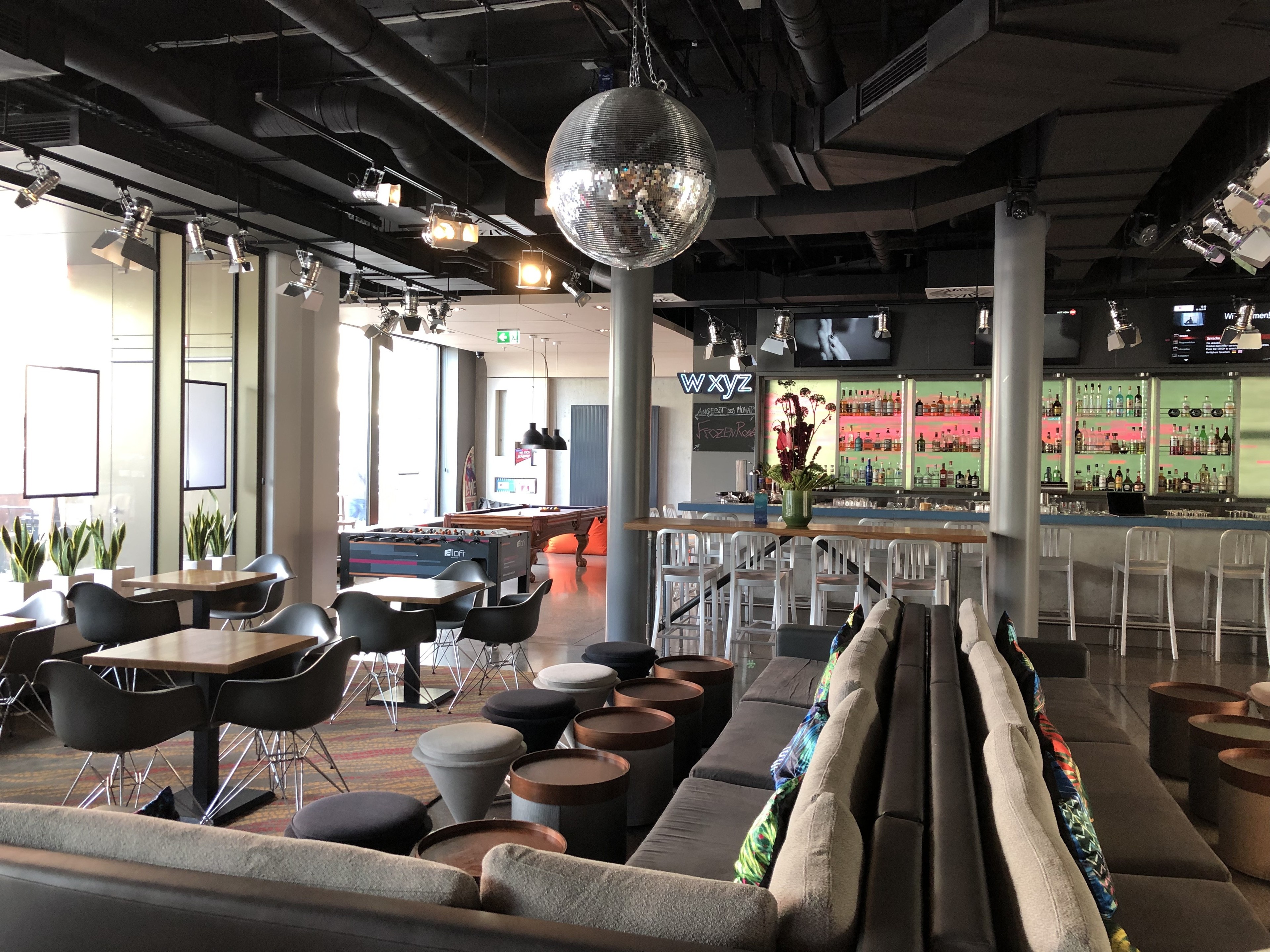 WXYZ Bar @Aloft München — Foto 4