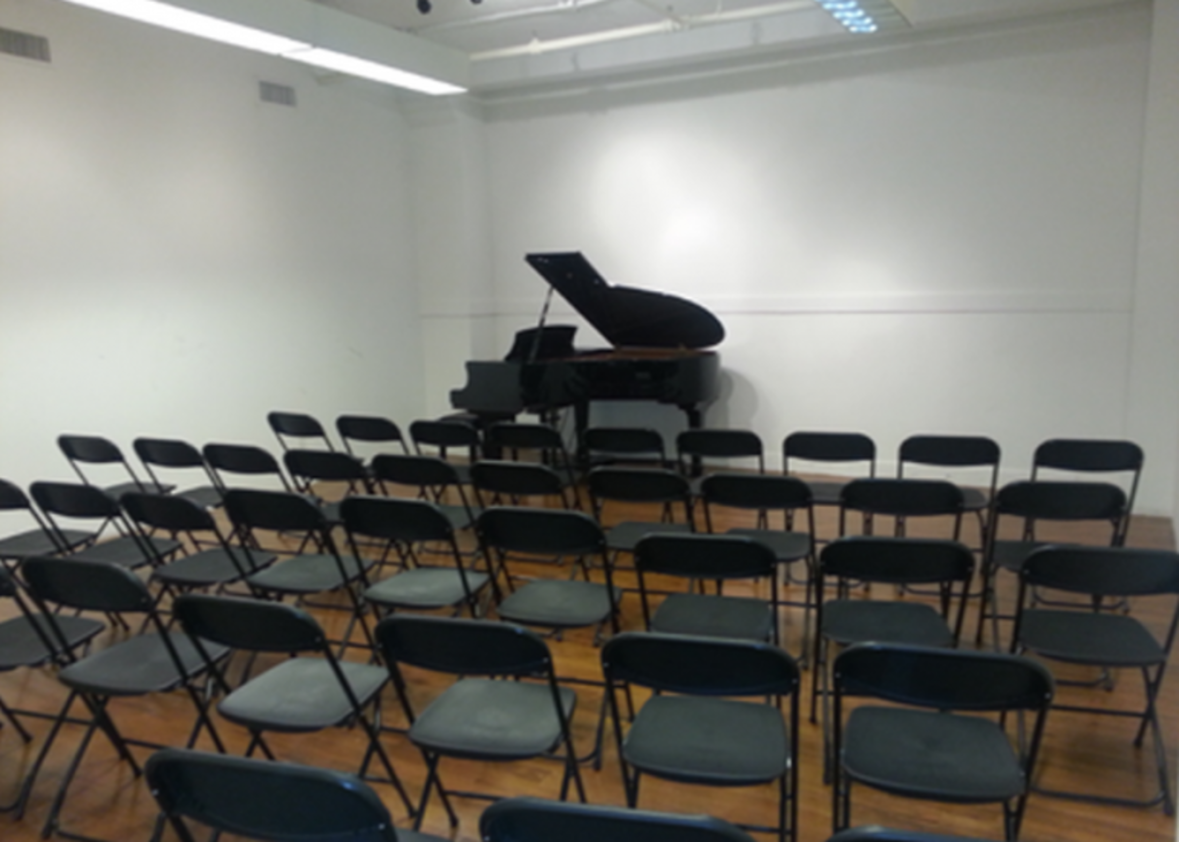 Semi Concert Grand Piano Rehearsal Studio — foto 3