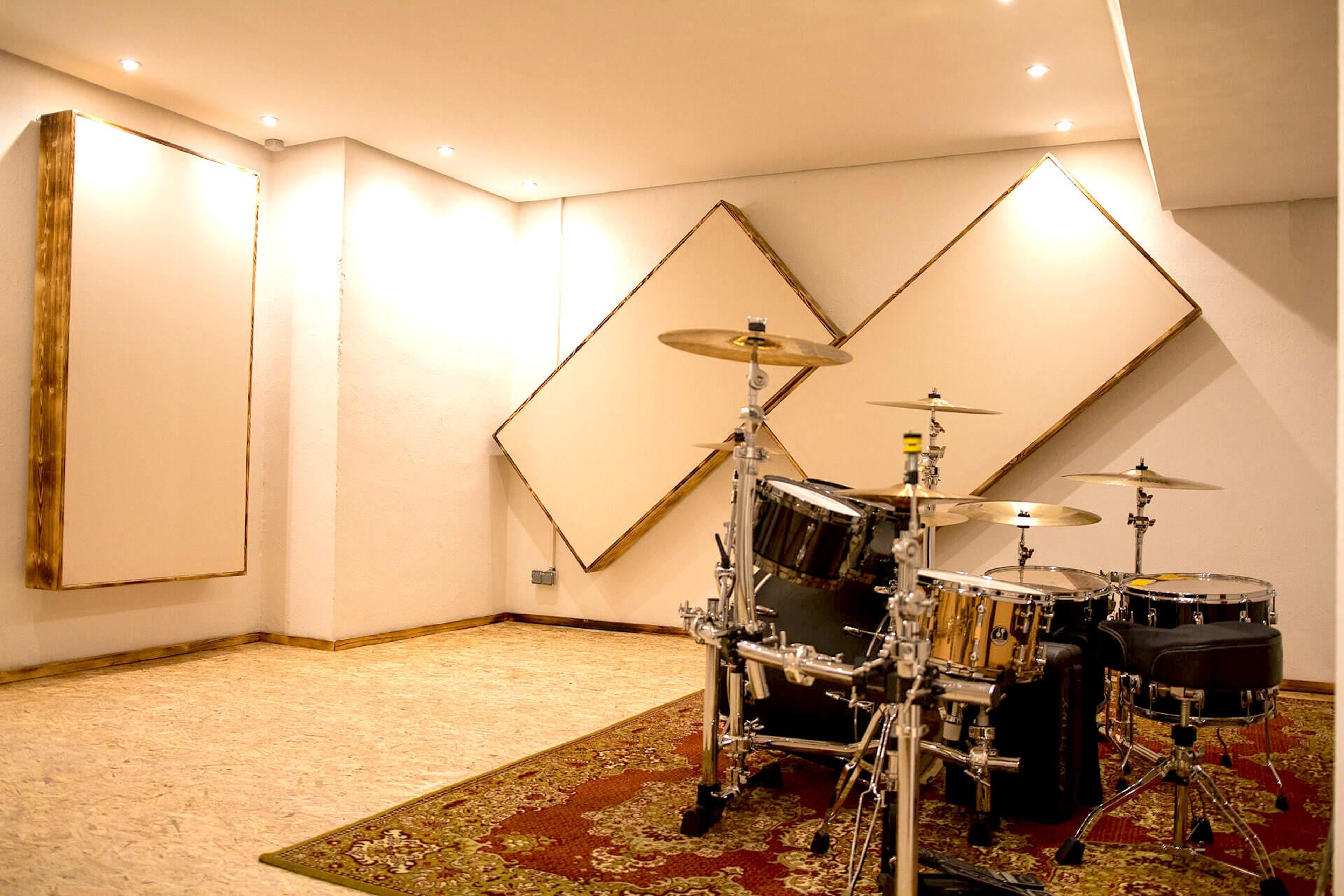 Rehearsing & Recording Studios R#2 — foto 2