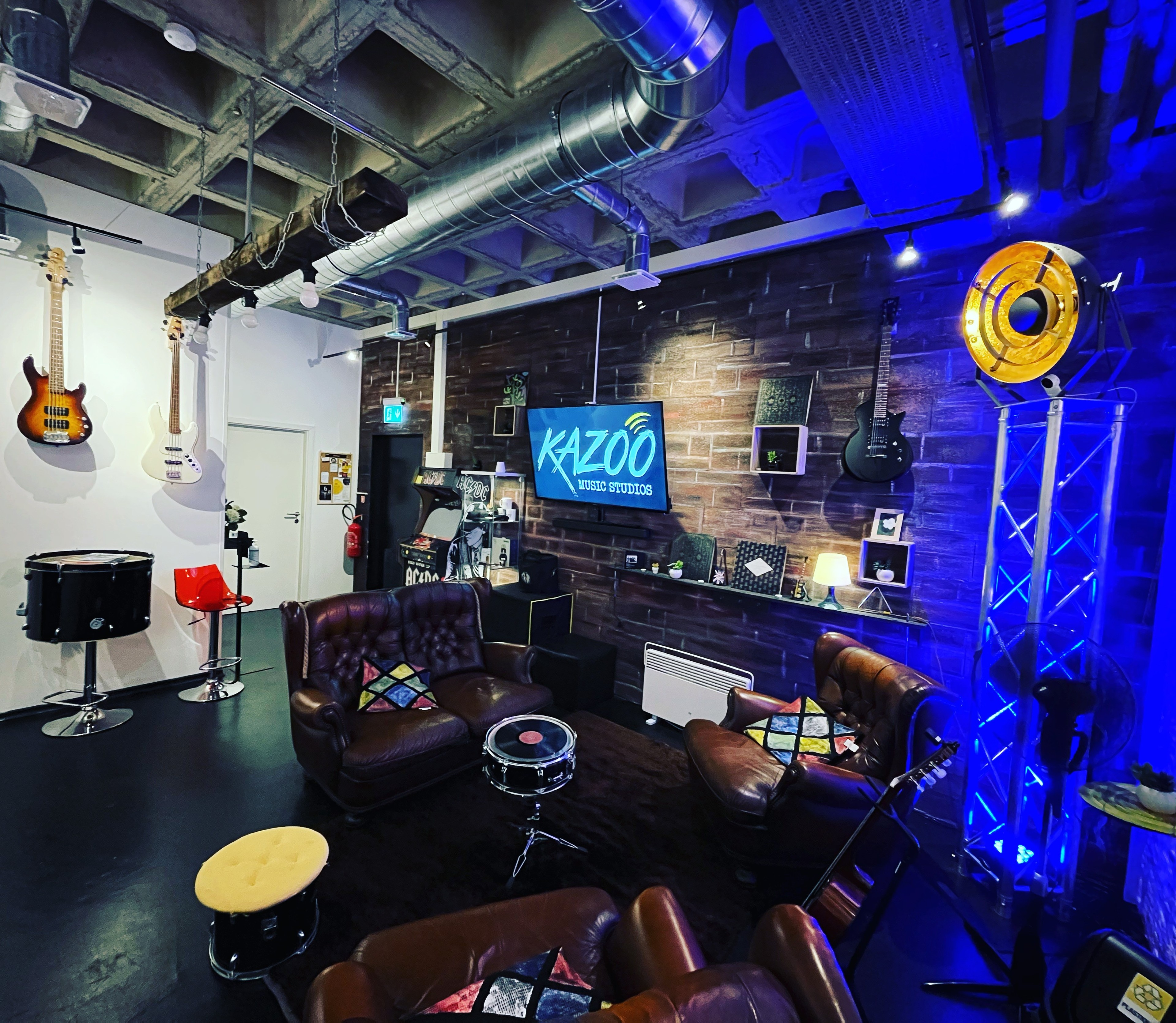 Kazoo Music Studios - Rehearsal Studio "World" — foto 5