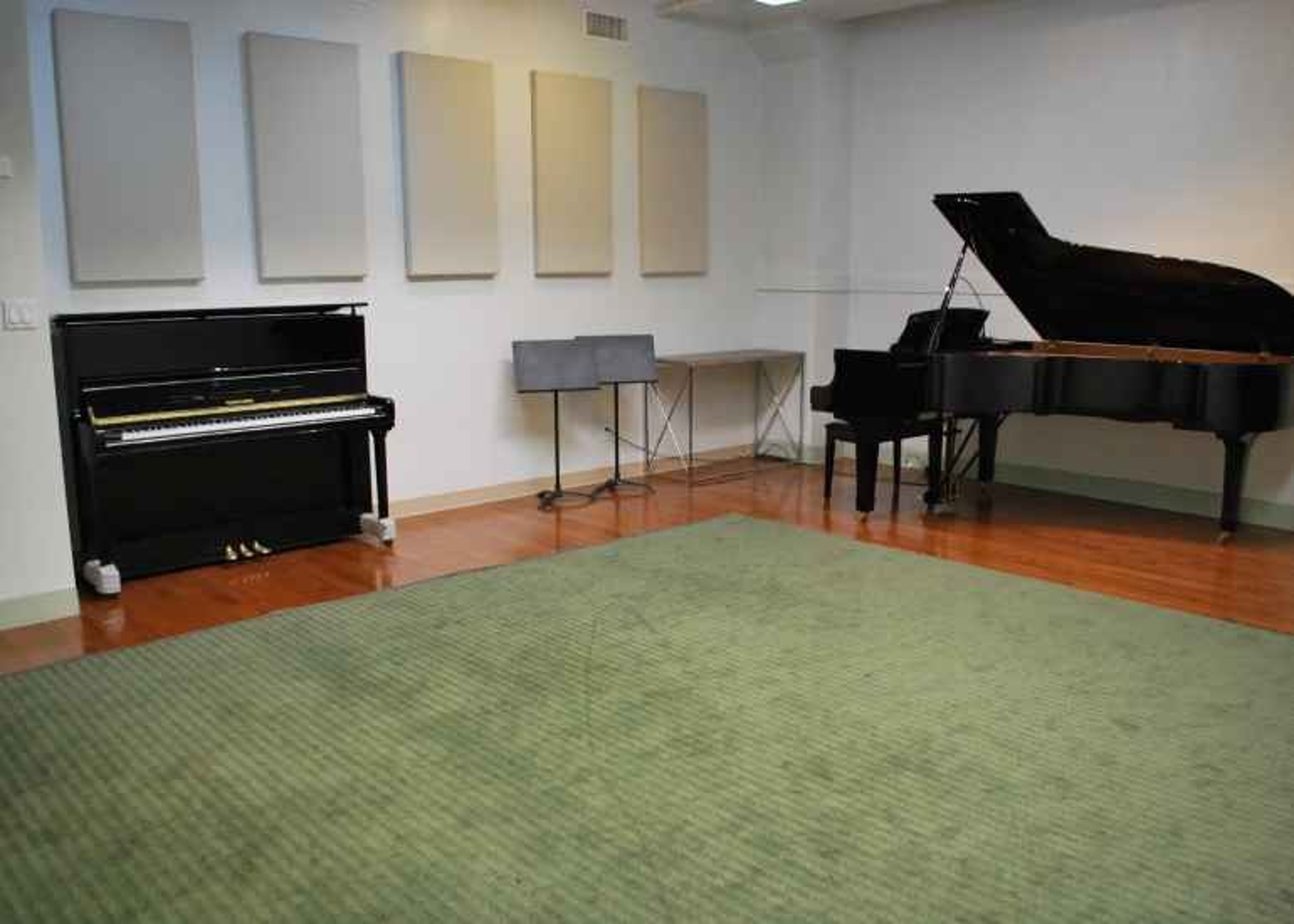 Semi Concert Grand Piano Rehearsal Studio — foto 2