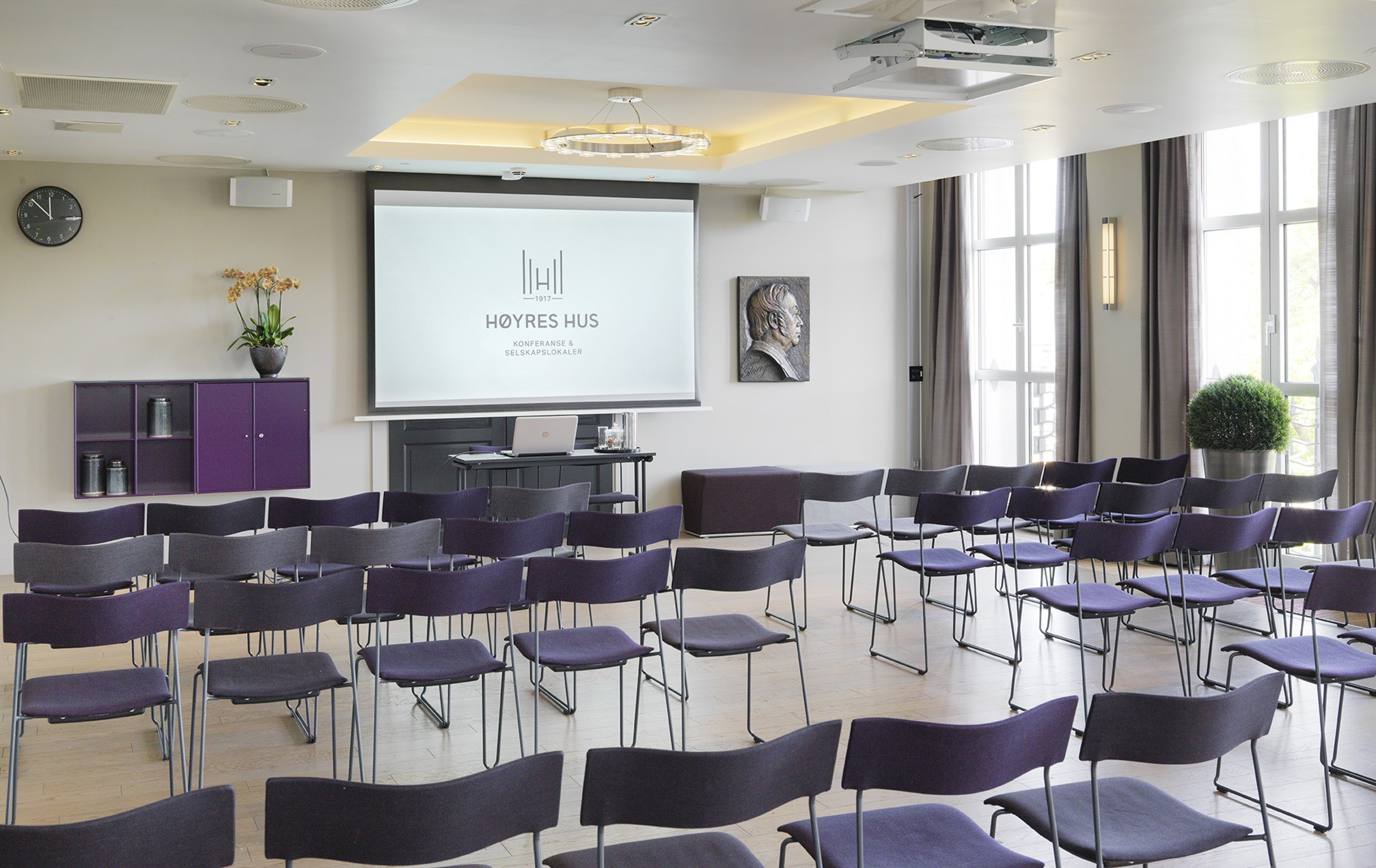 Studenterlunden - Room Full of Natural Lights — photo 2
