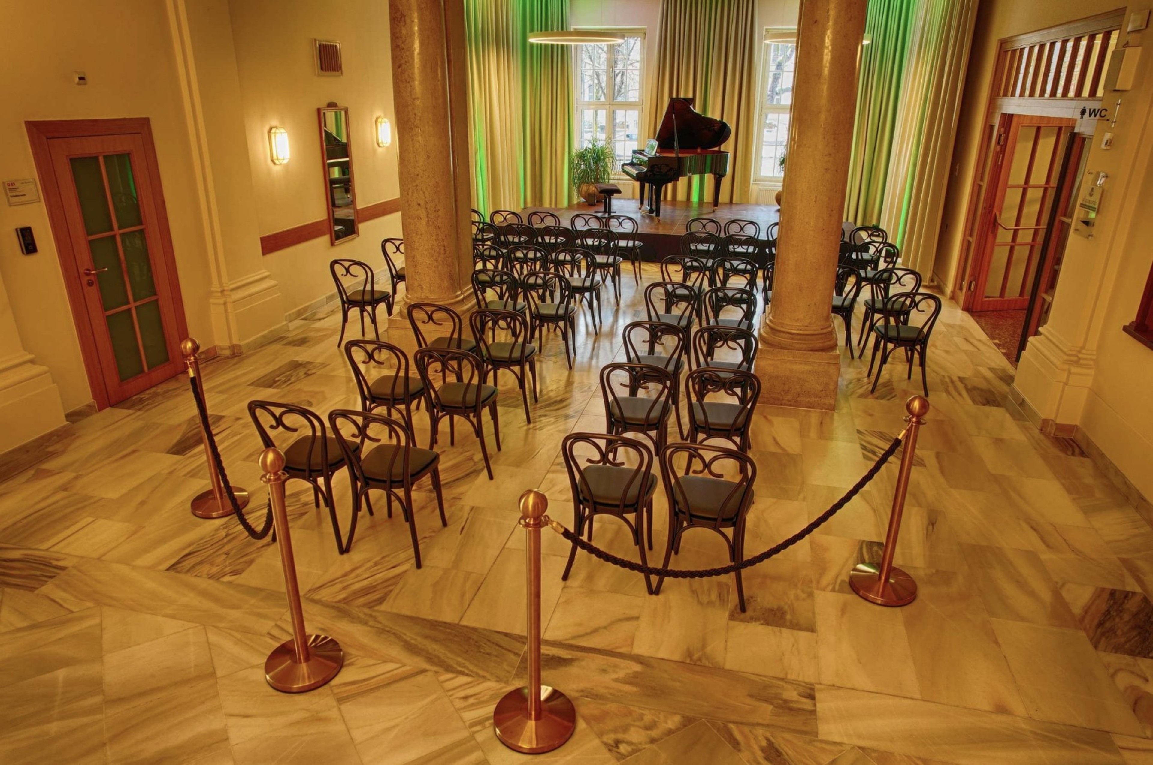 Klagenfurt Foyer — Foto 3