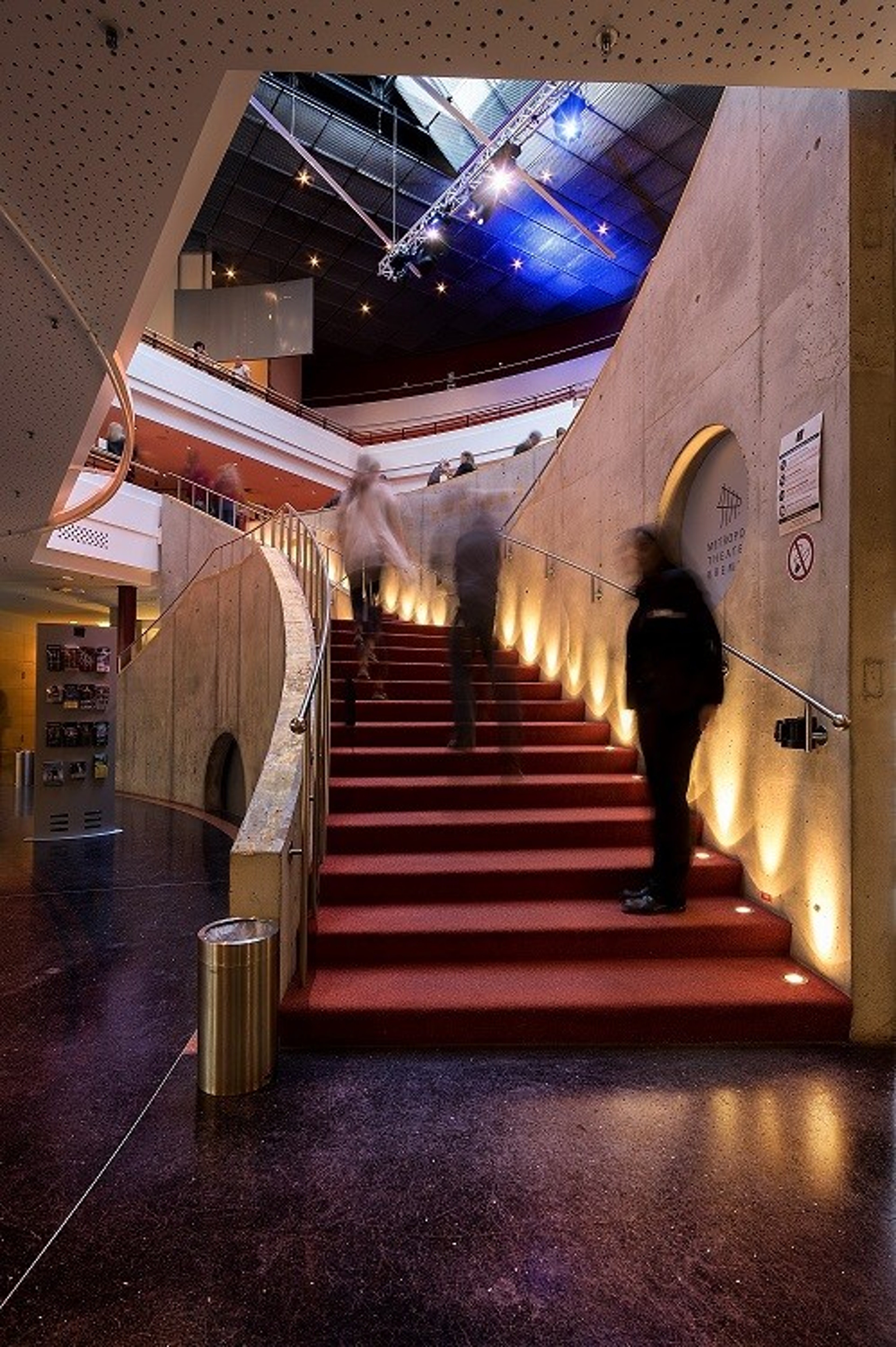 Elegant Foyer — Foto 3