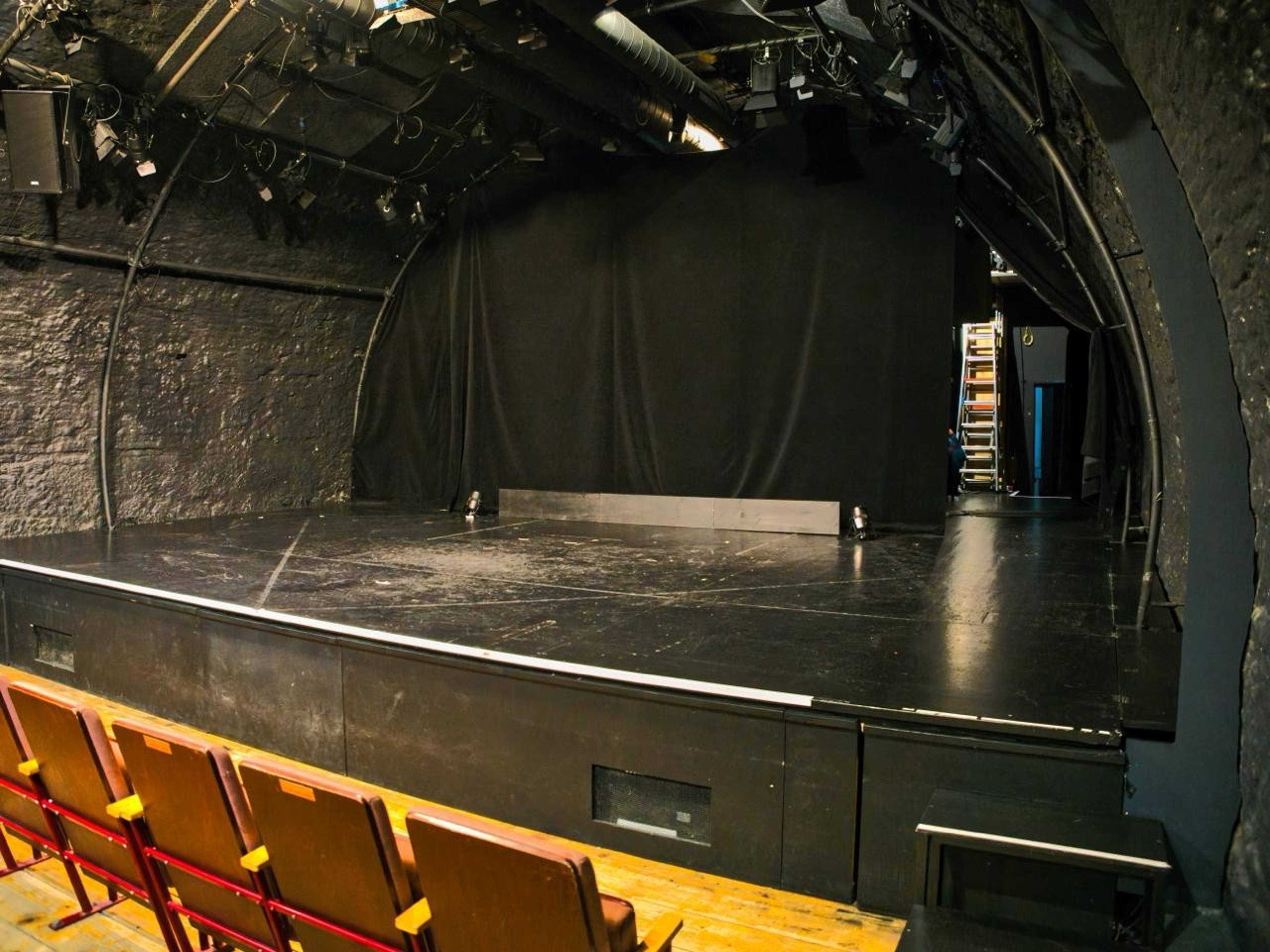 kleines theater – Vaulted Stage in Salzburg — photo 3