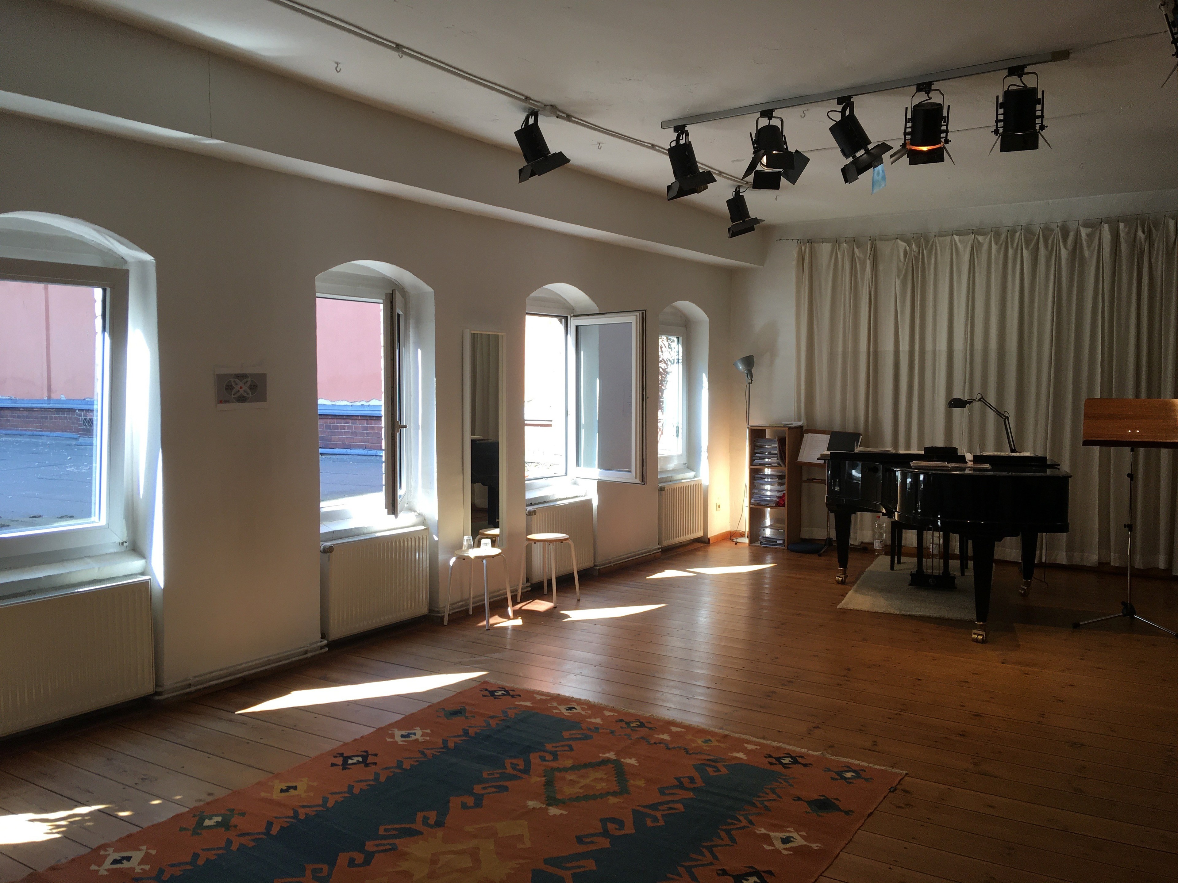 Studio mit Holzfussboden in Charlottenburg. Akustisch optimiert.Hervorragend für Sänger/innen — foto 2