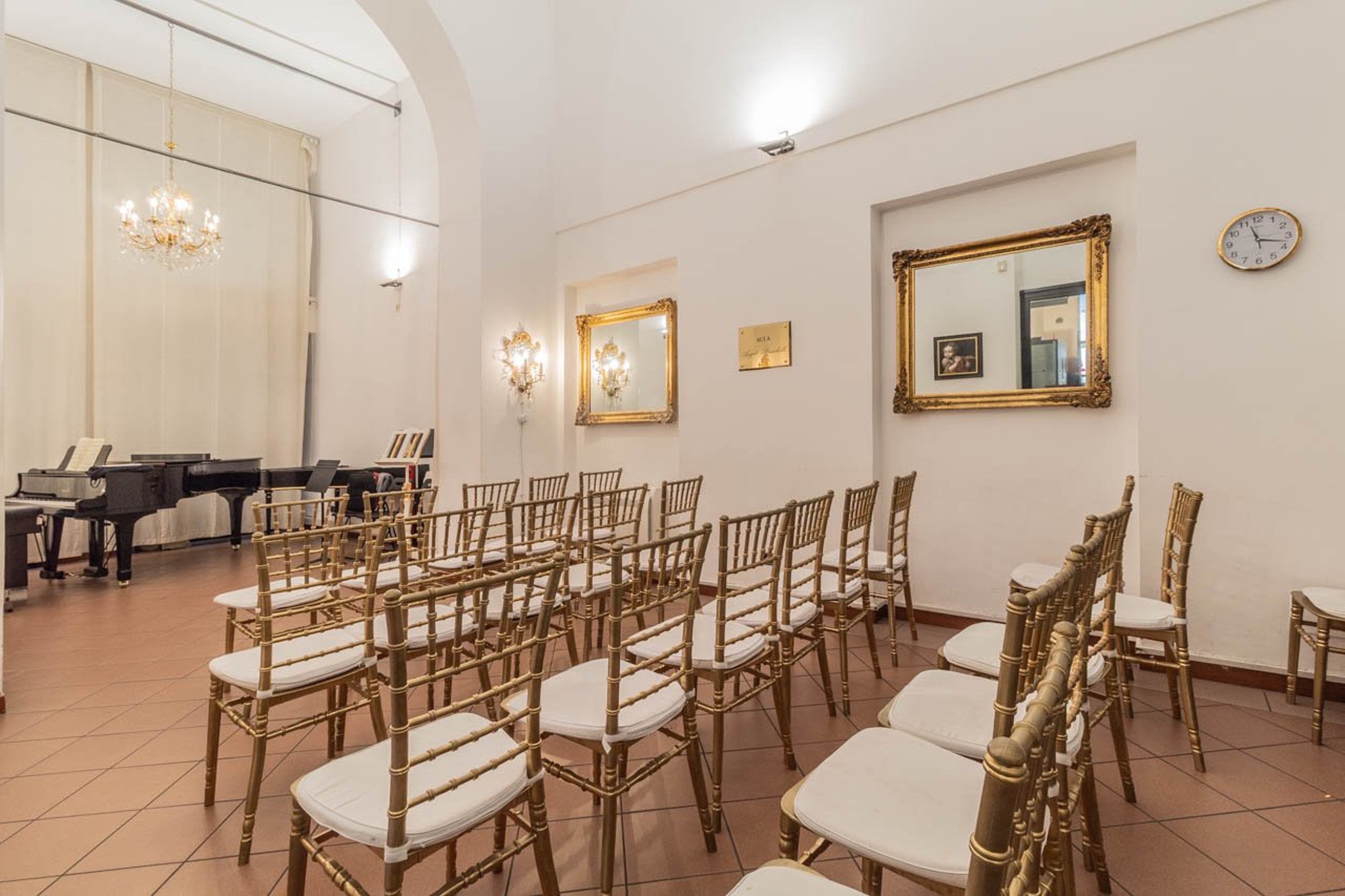 Scatola Sonora. Ampia sala prove nel centro di Roma con  pianoforte mezza coda Yamaha C3.  Stazione metro a 200 m.