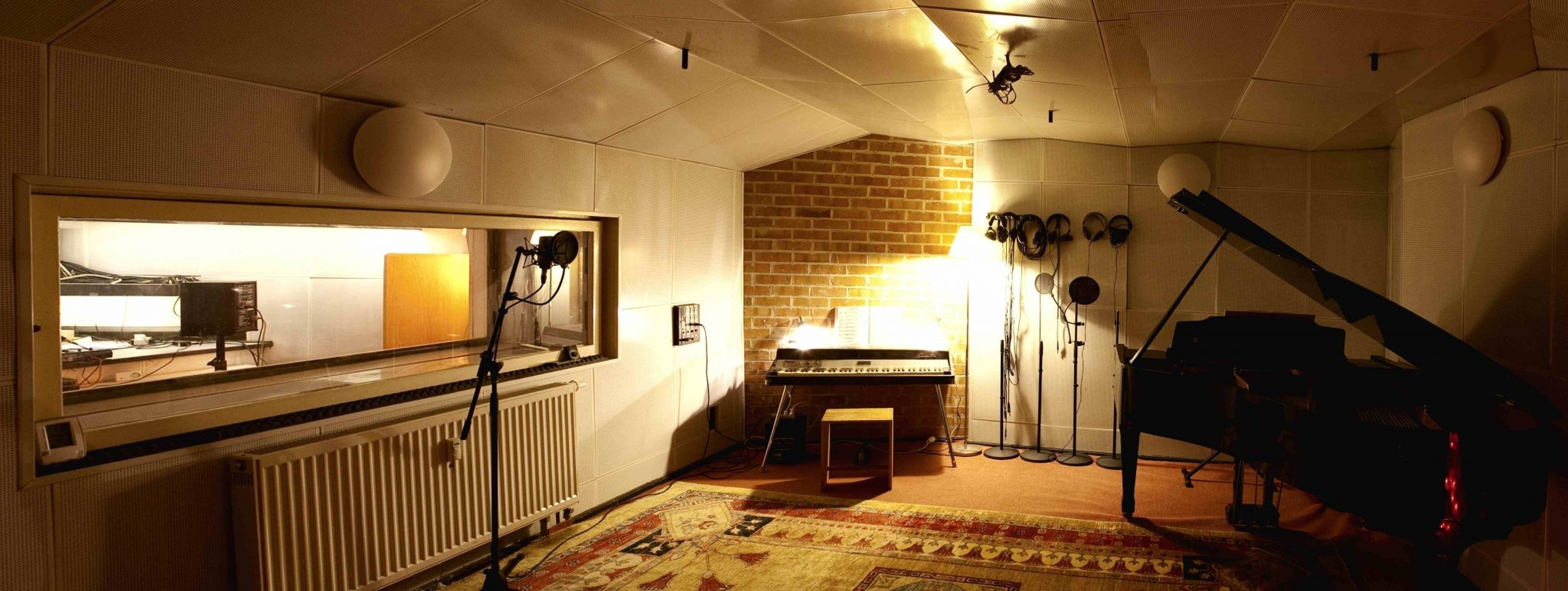 Retox Studio Berlin - Studio 2 - Dolby Atmos Room — foto 2