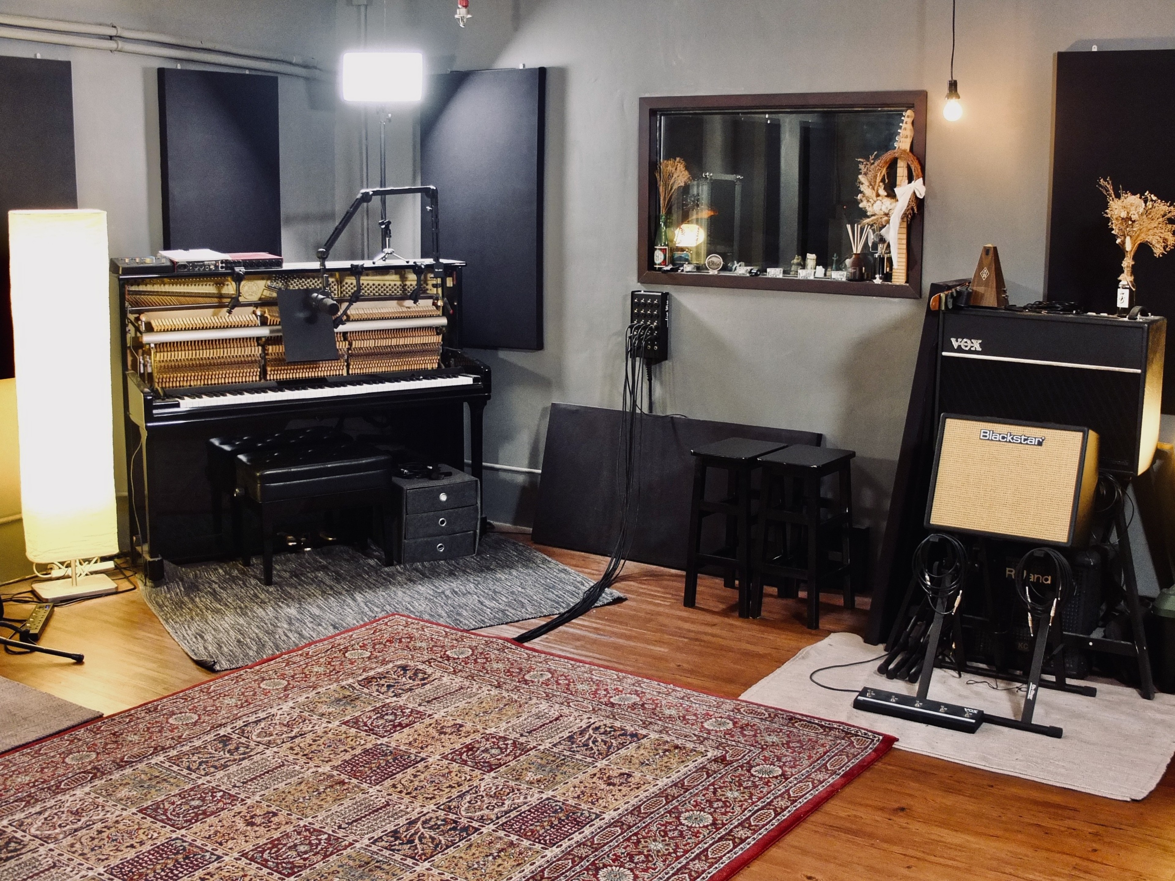 REHEARSAL with monitor earphones at B16 Production Studio — foto 2