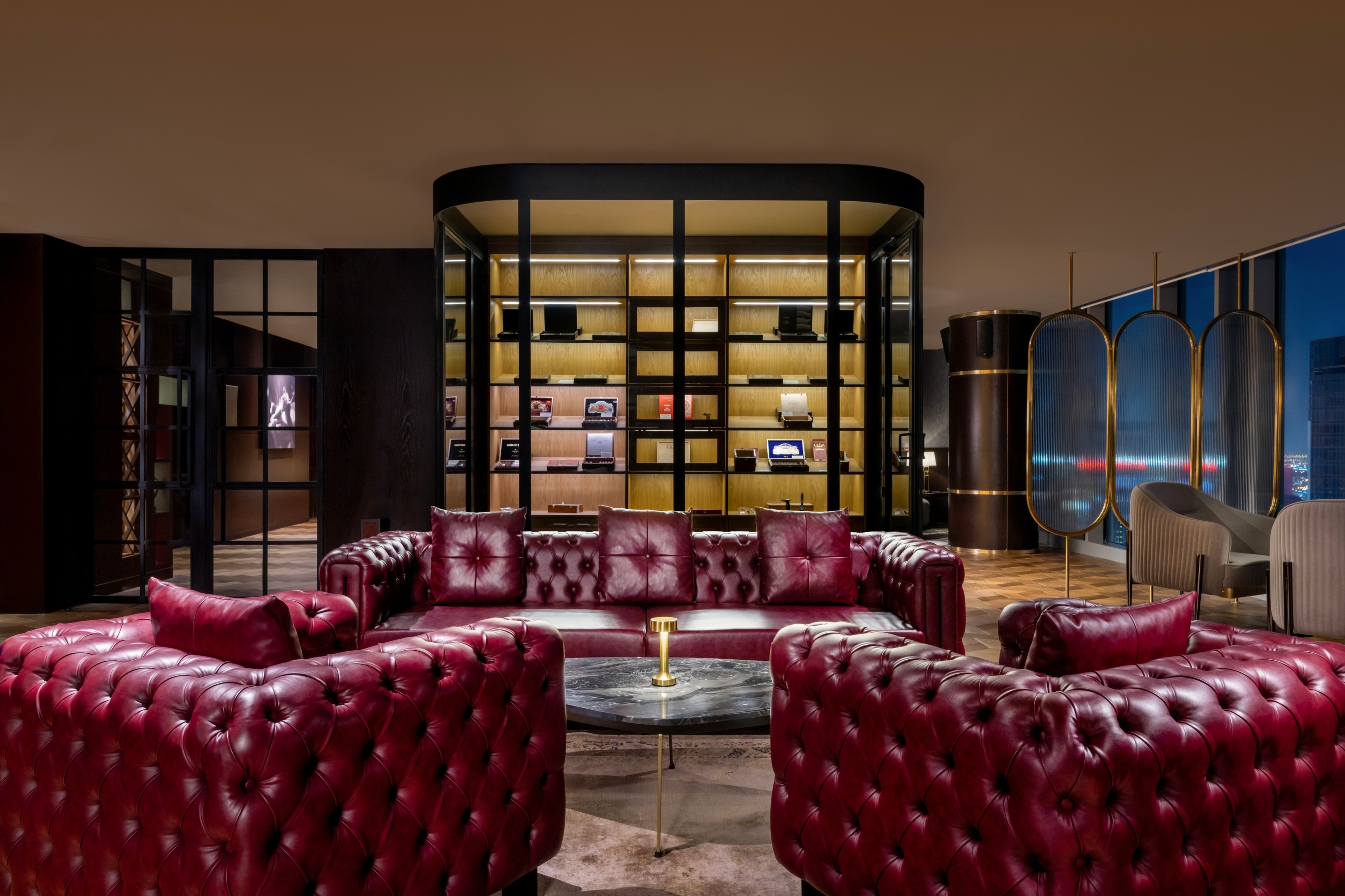 42 Oak & Smoke - A symphony of strength with single malt, smoked spirits and cigars — Foto 2