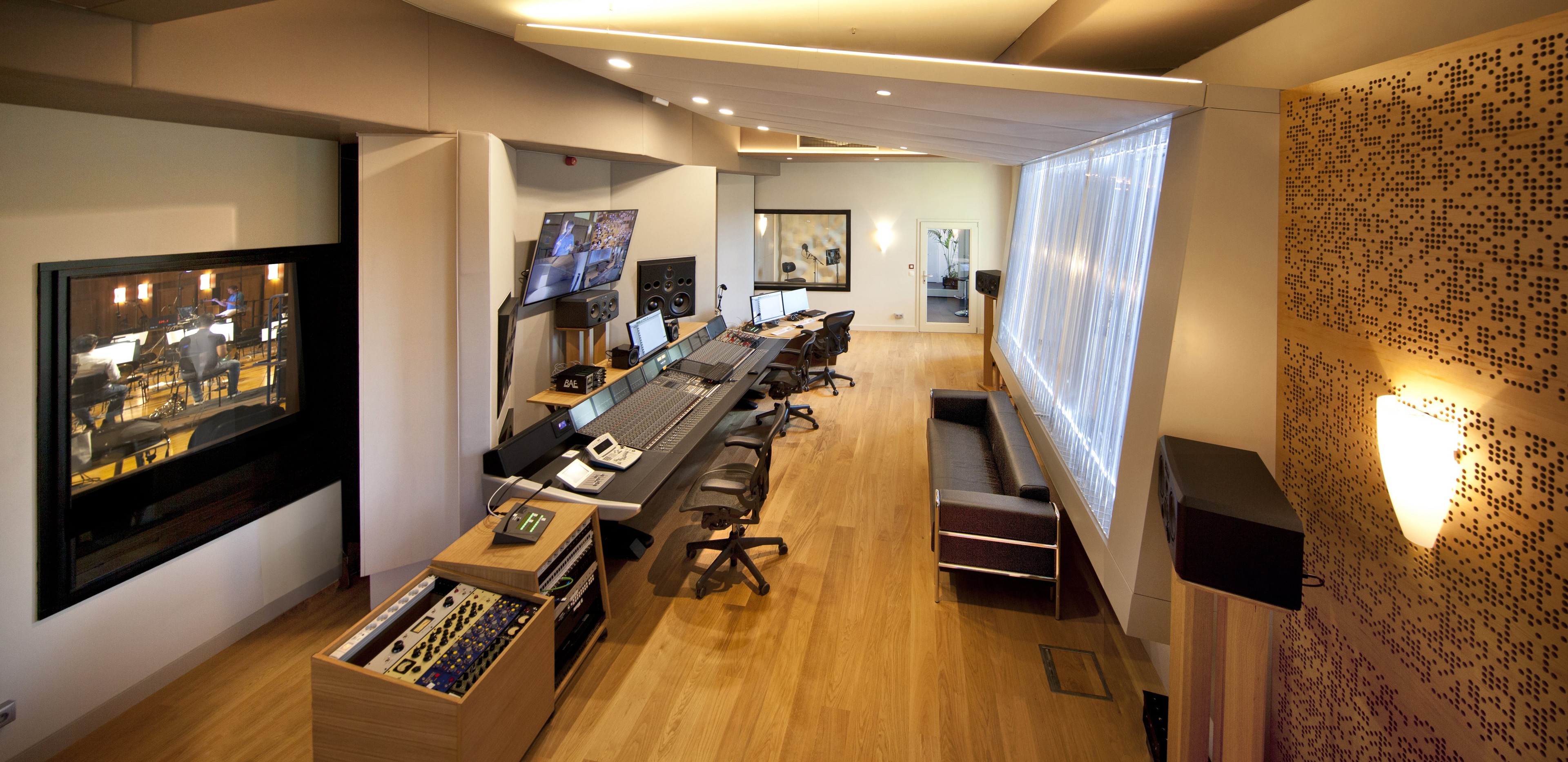 Synchron Stage - Stage B with Control B — Foto 4