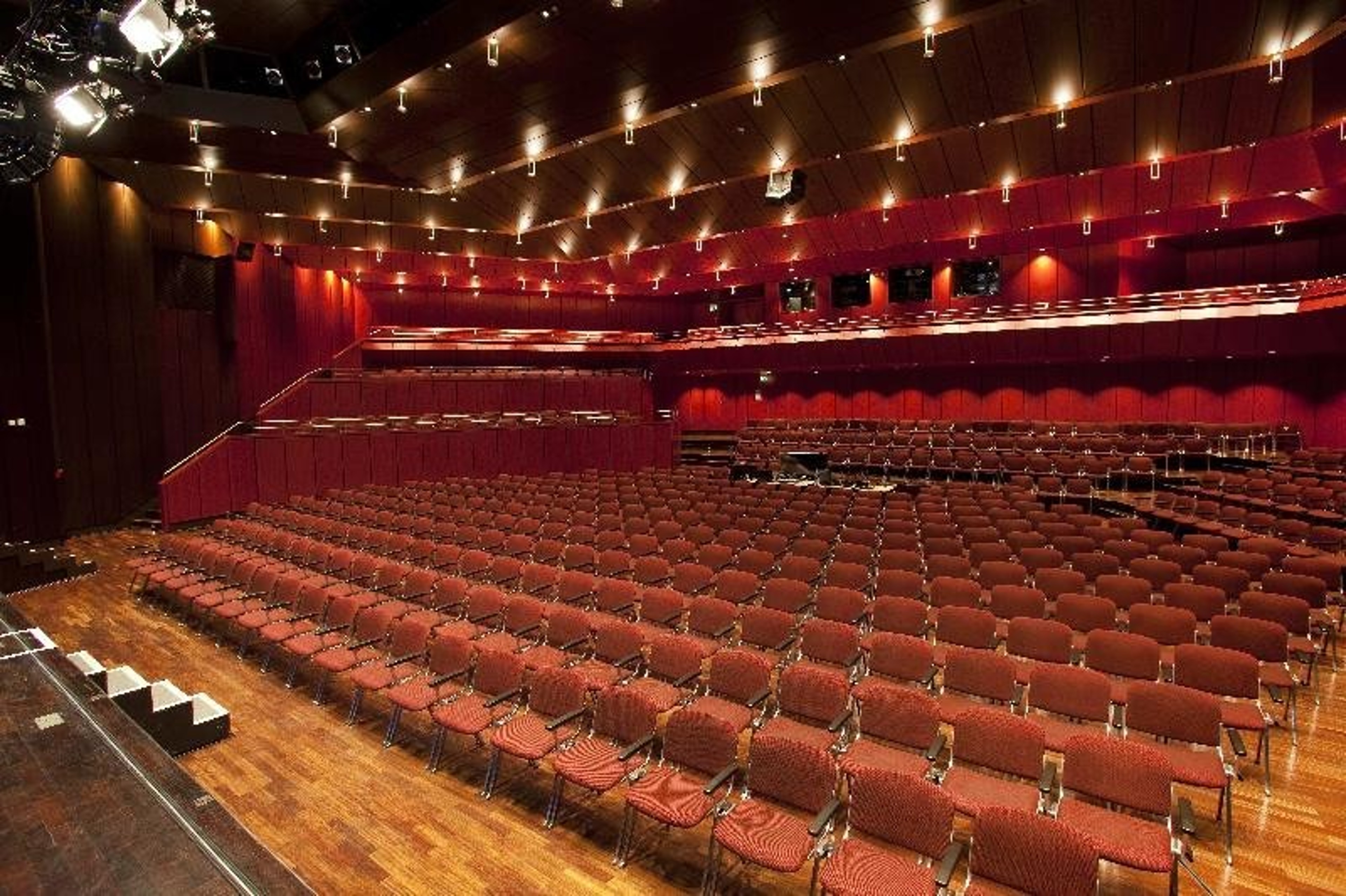 Octagon Concert Hall in STADTHALLE — photo 3