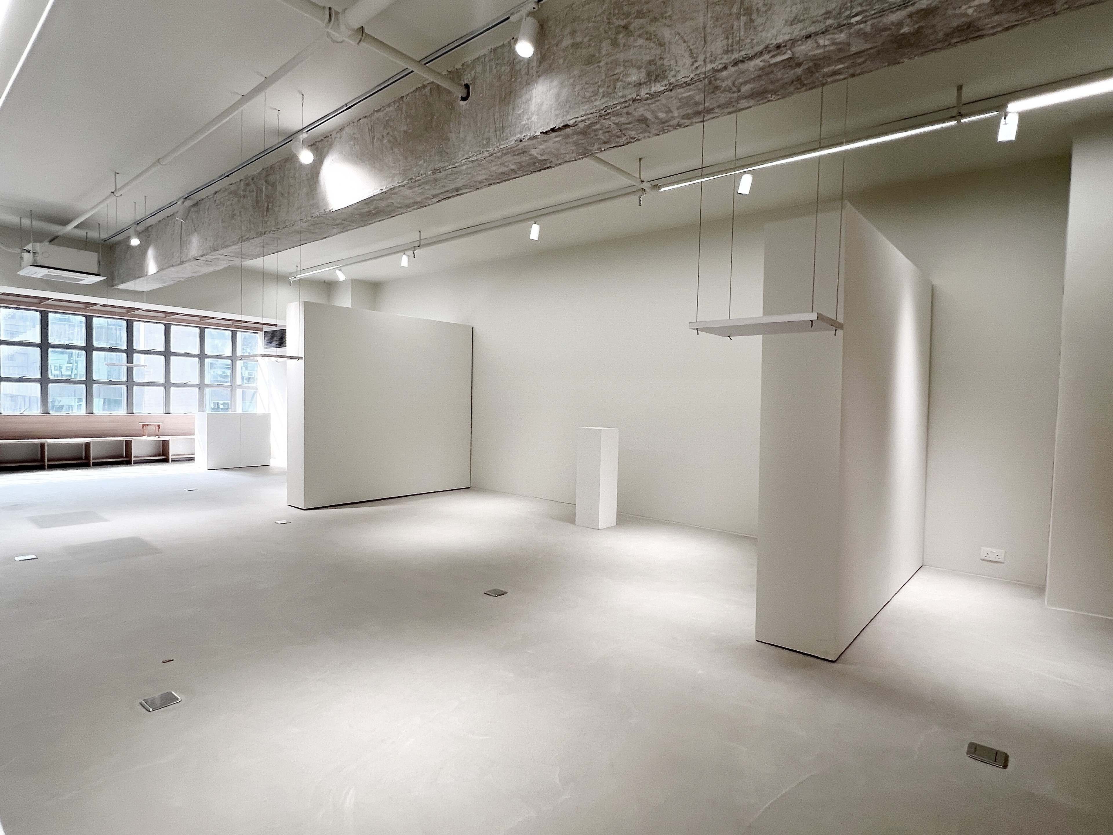 White square gallery space — Foto 2