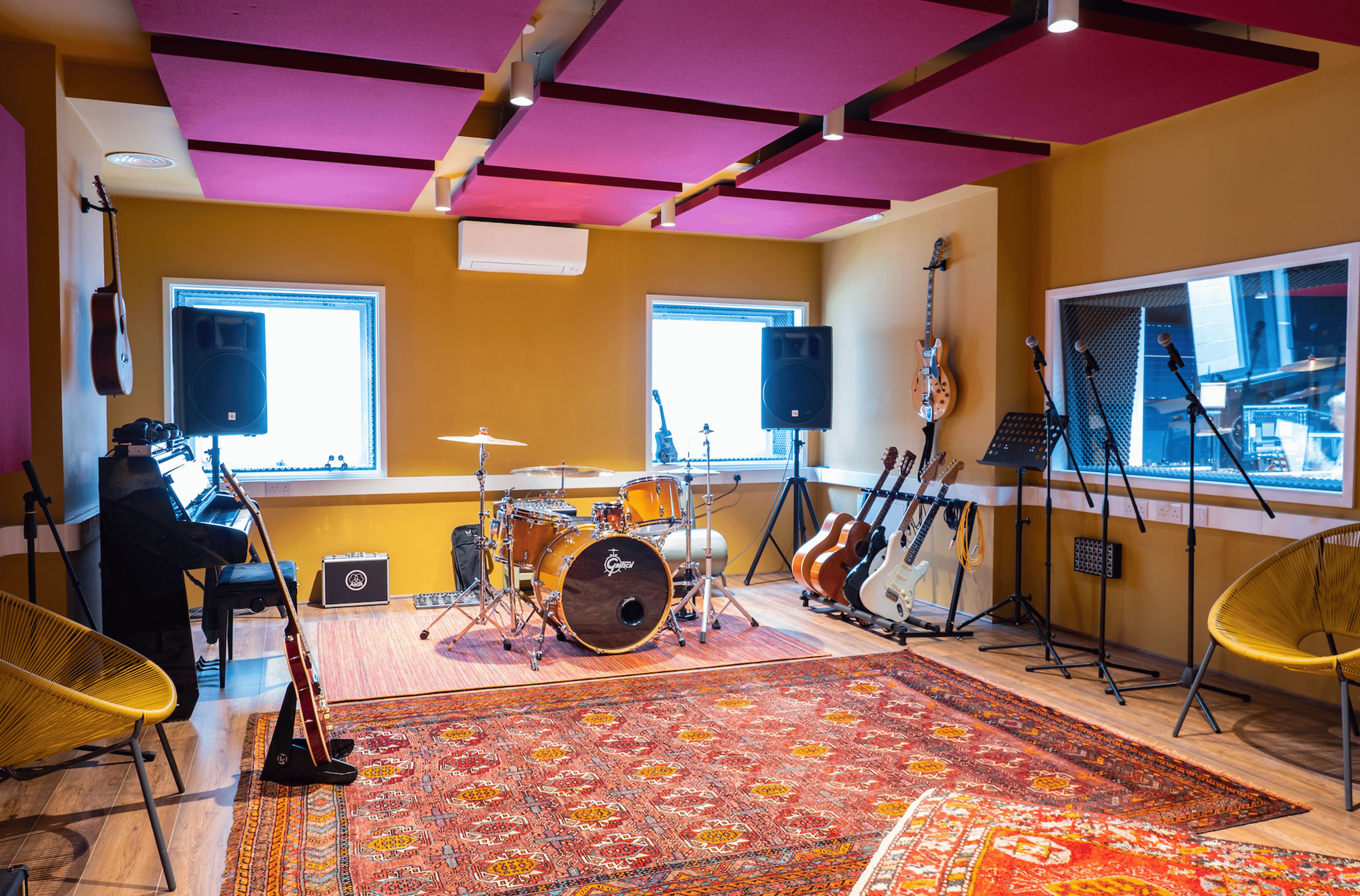 9M Studios — Foto 3
