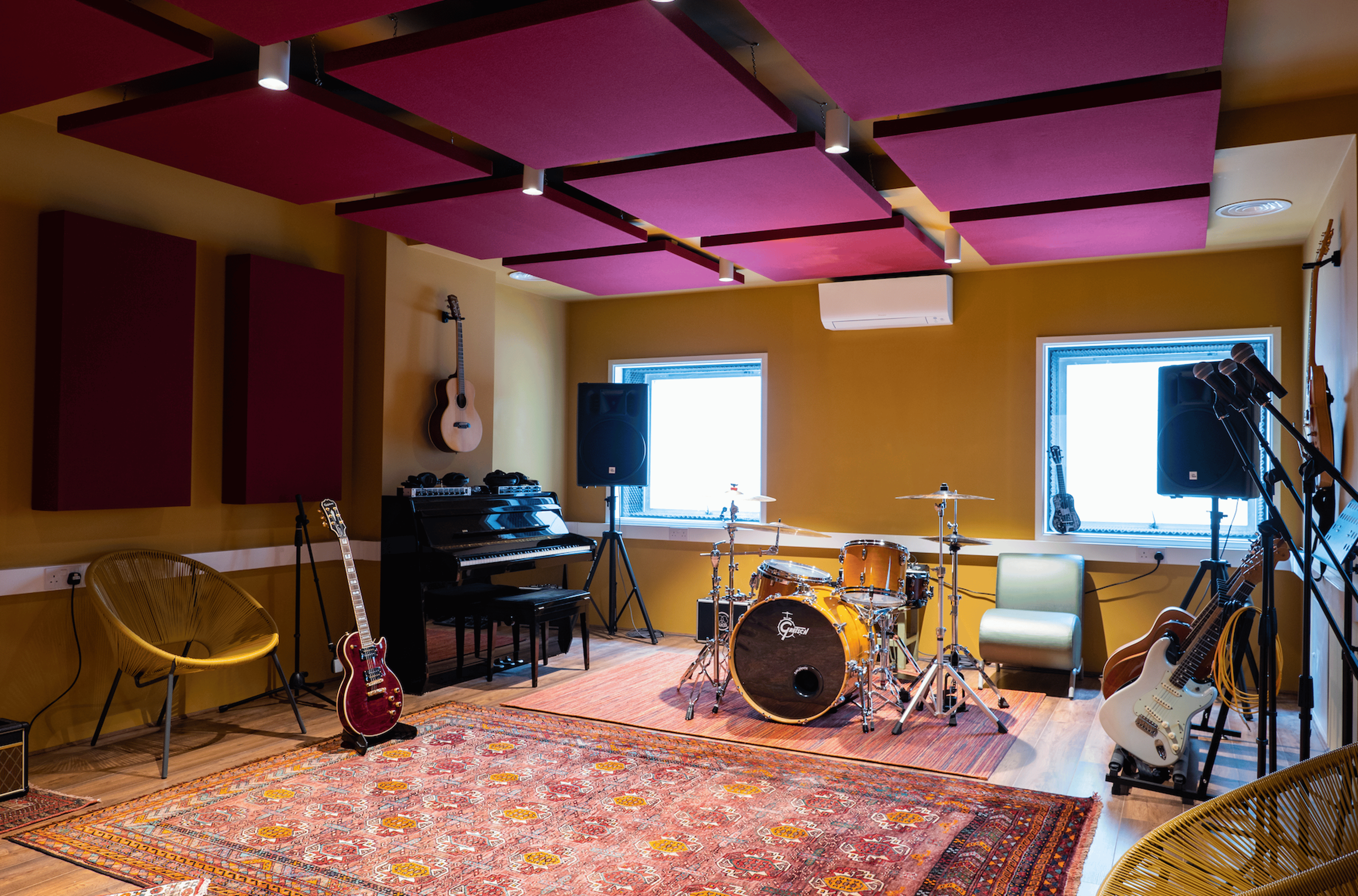 9M Studios — Foto 2