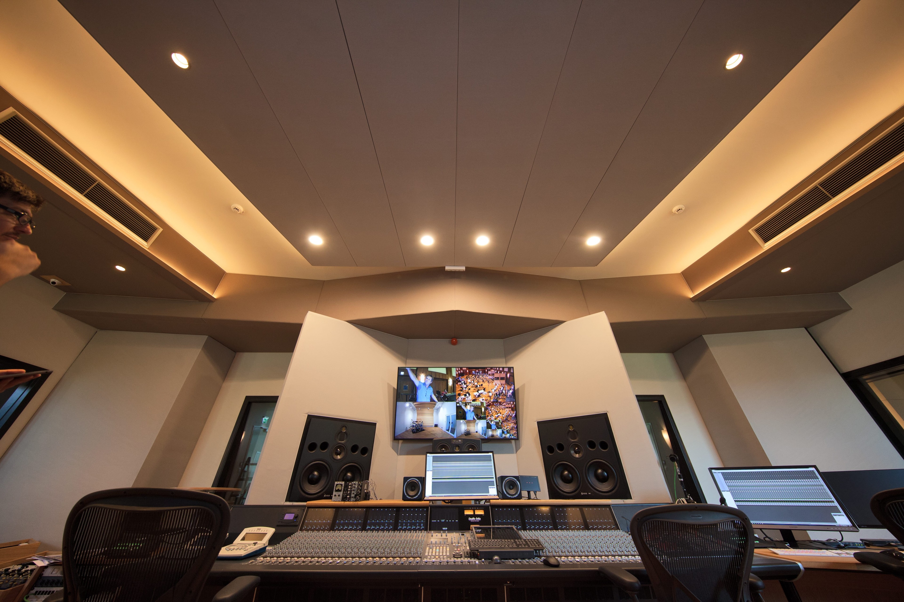 Synchron Stage - Control B — foto 2