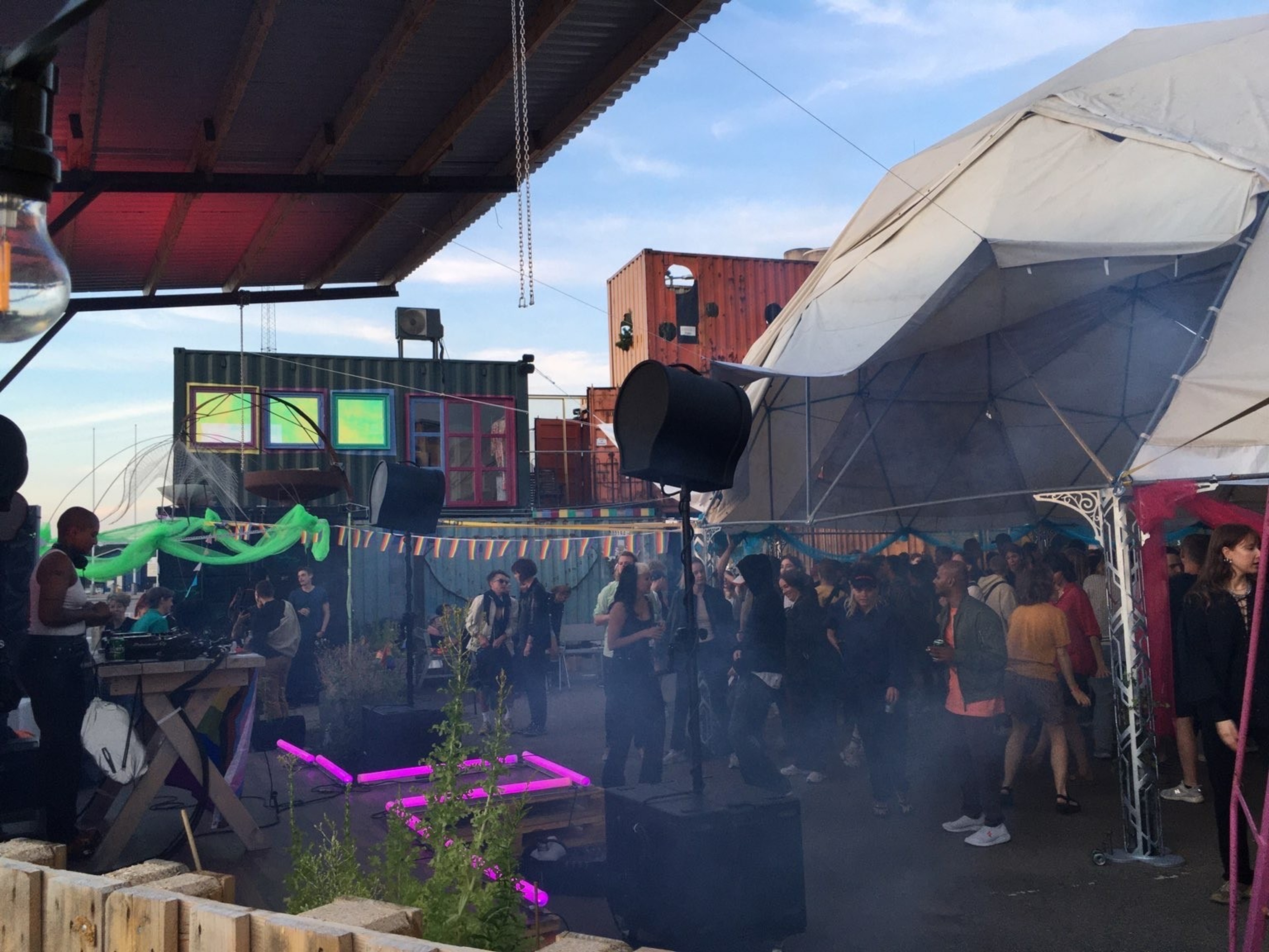 Container Village - FRIHAMNSTORGET — foto 2