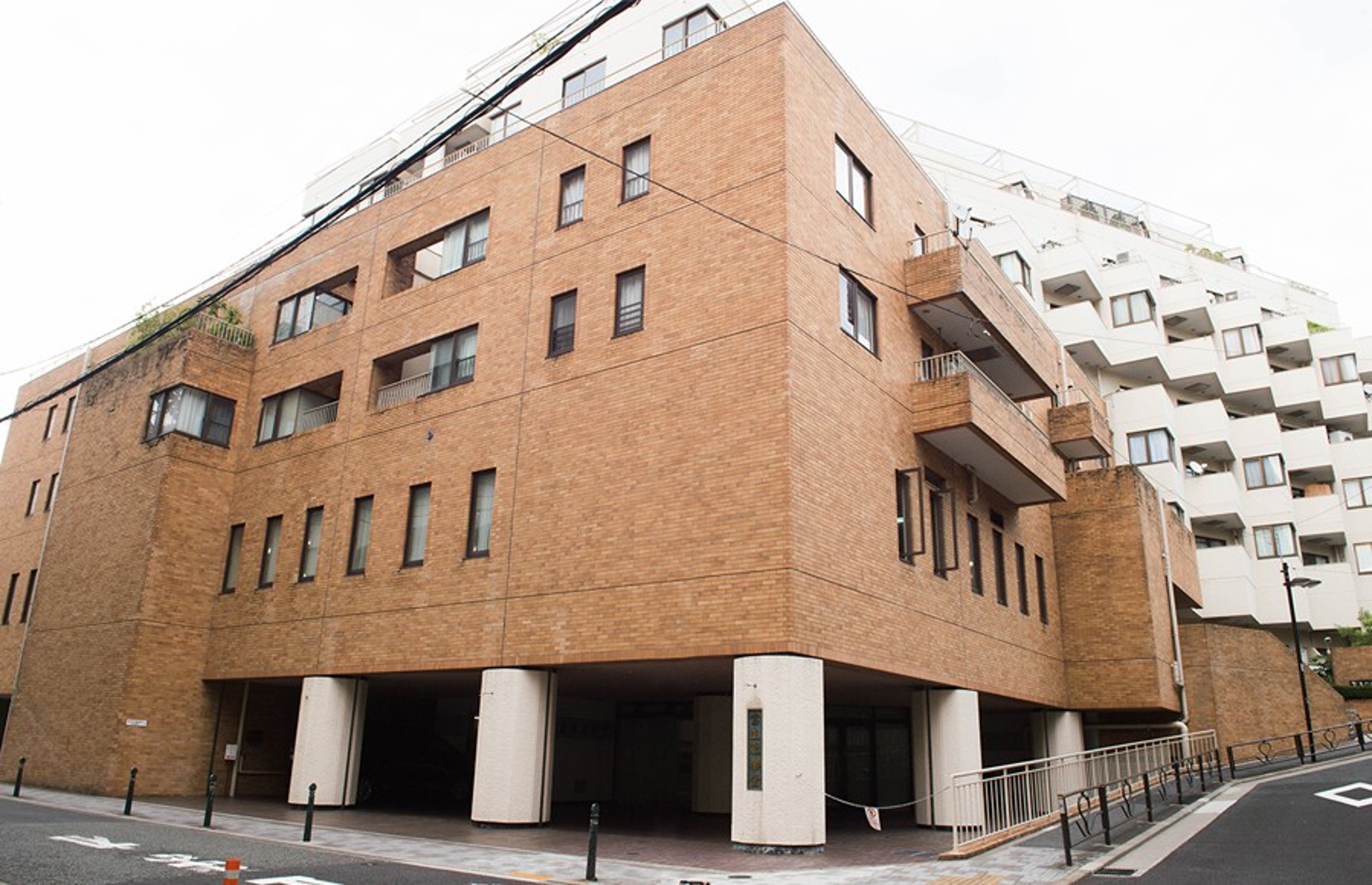 Hosho Style Nō-Gaku Theater - 宝生能楽堂 — foto 3
