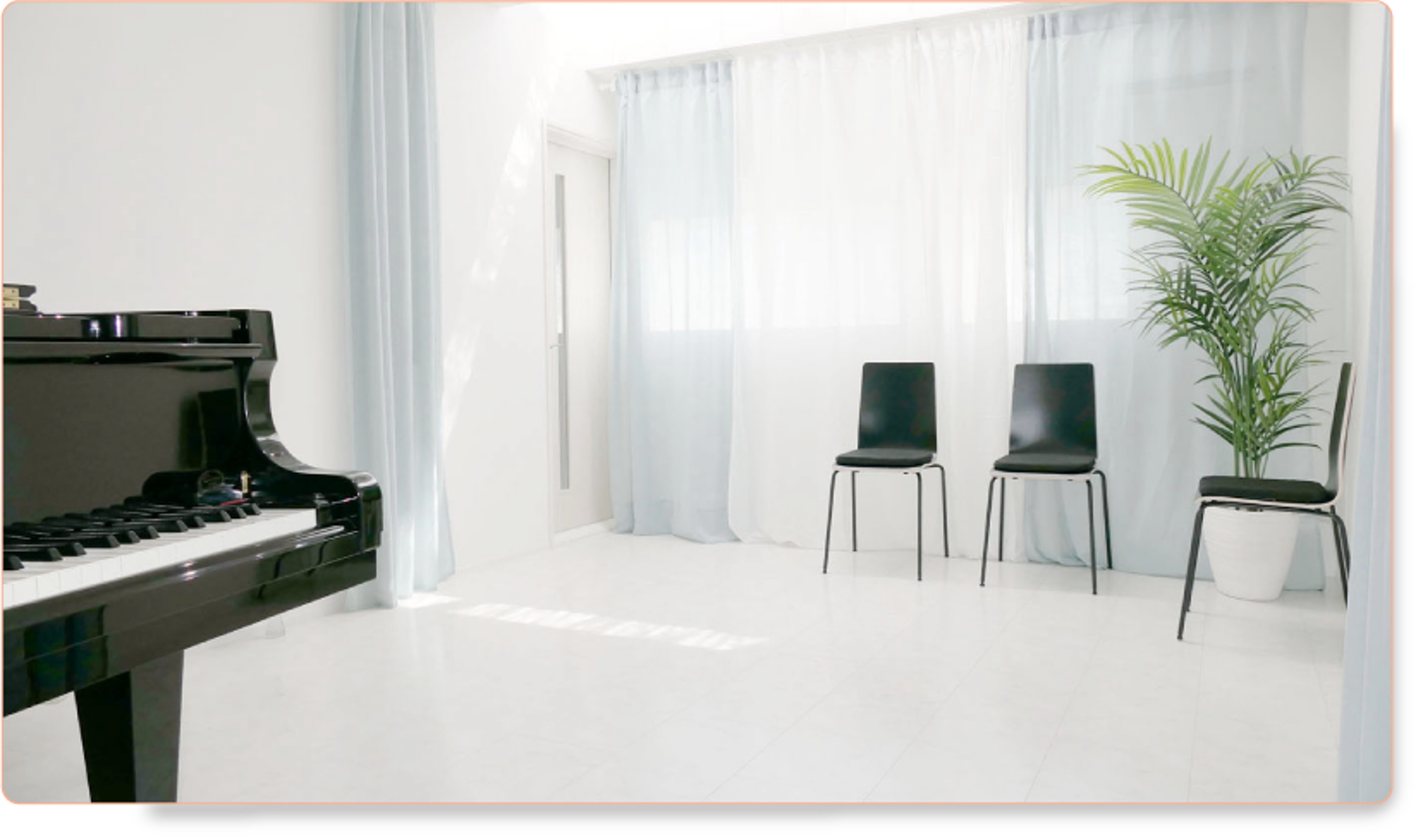 Bright Open Space with Kawai Piano — Foto 2