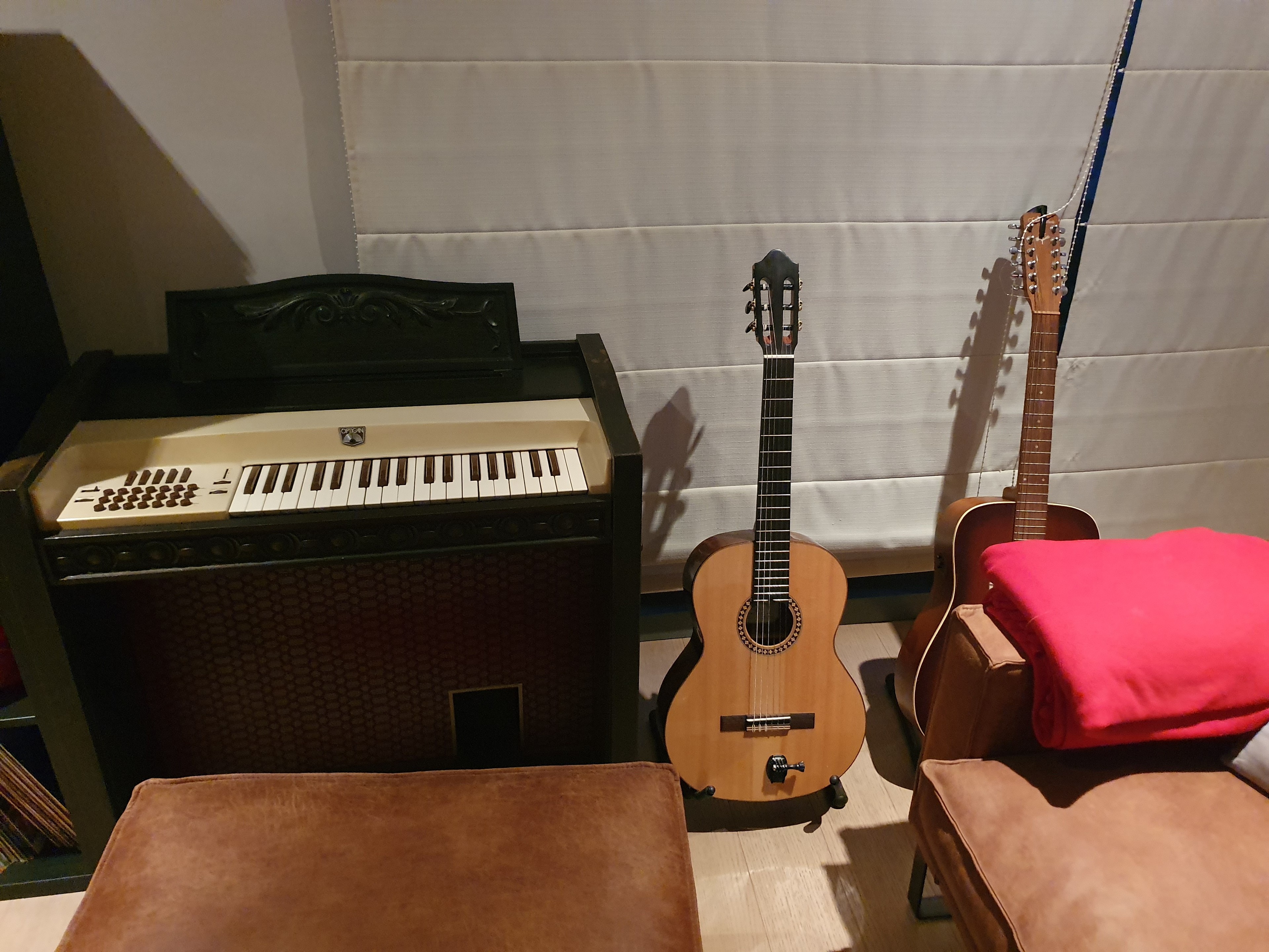 Yamaha B3 in a living room — foto 3