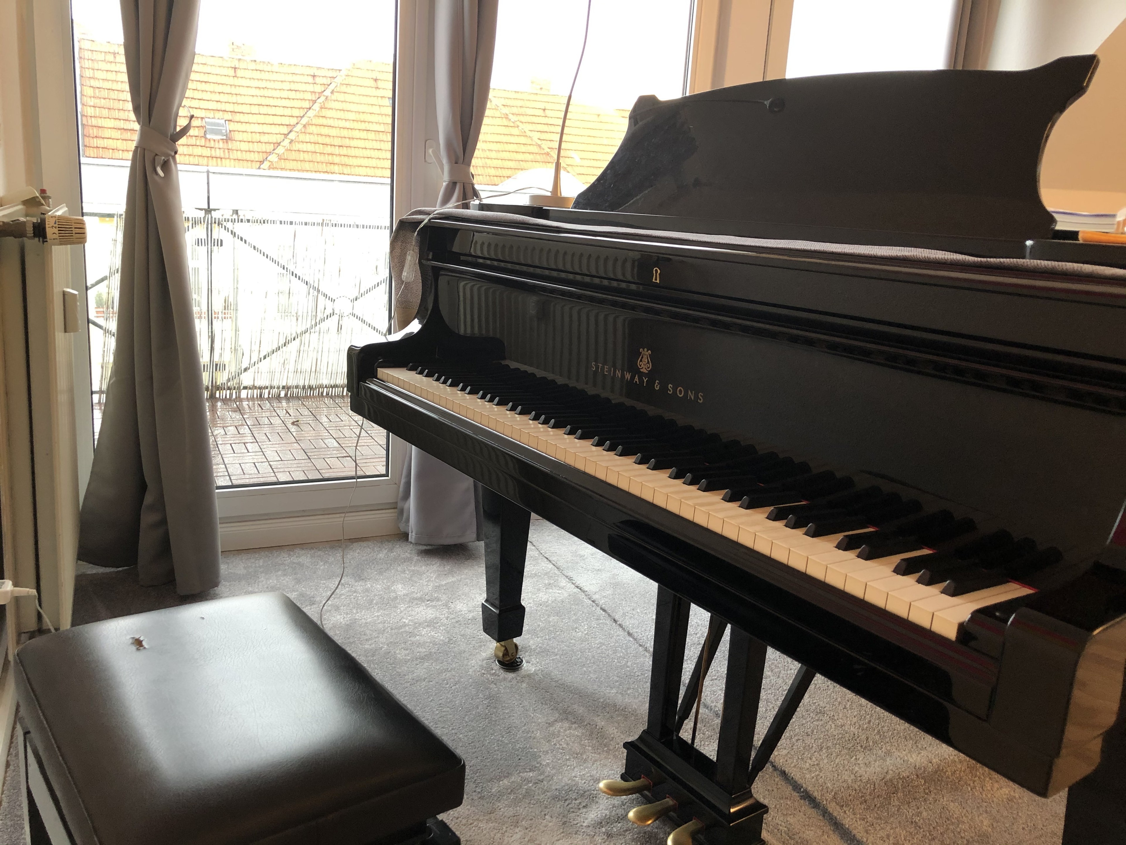 Steinway Model A in a Sunny Studio — Foto 3