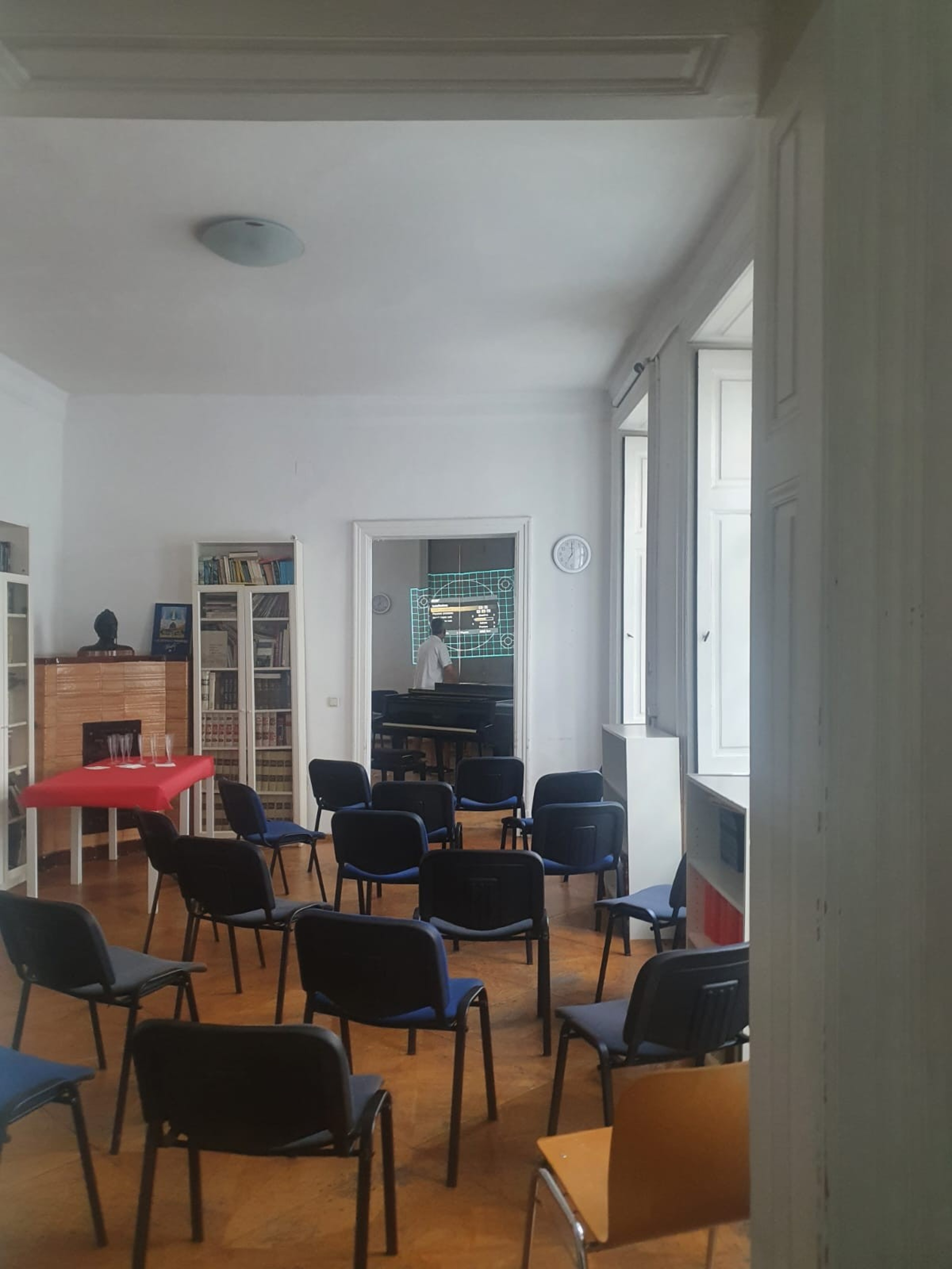 Grand piano Petrof near city hall — Foto 2