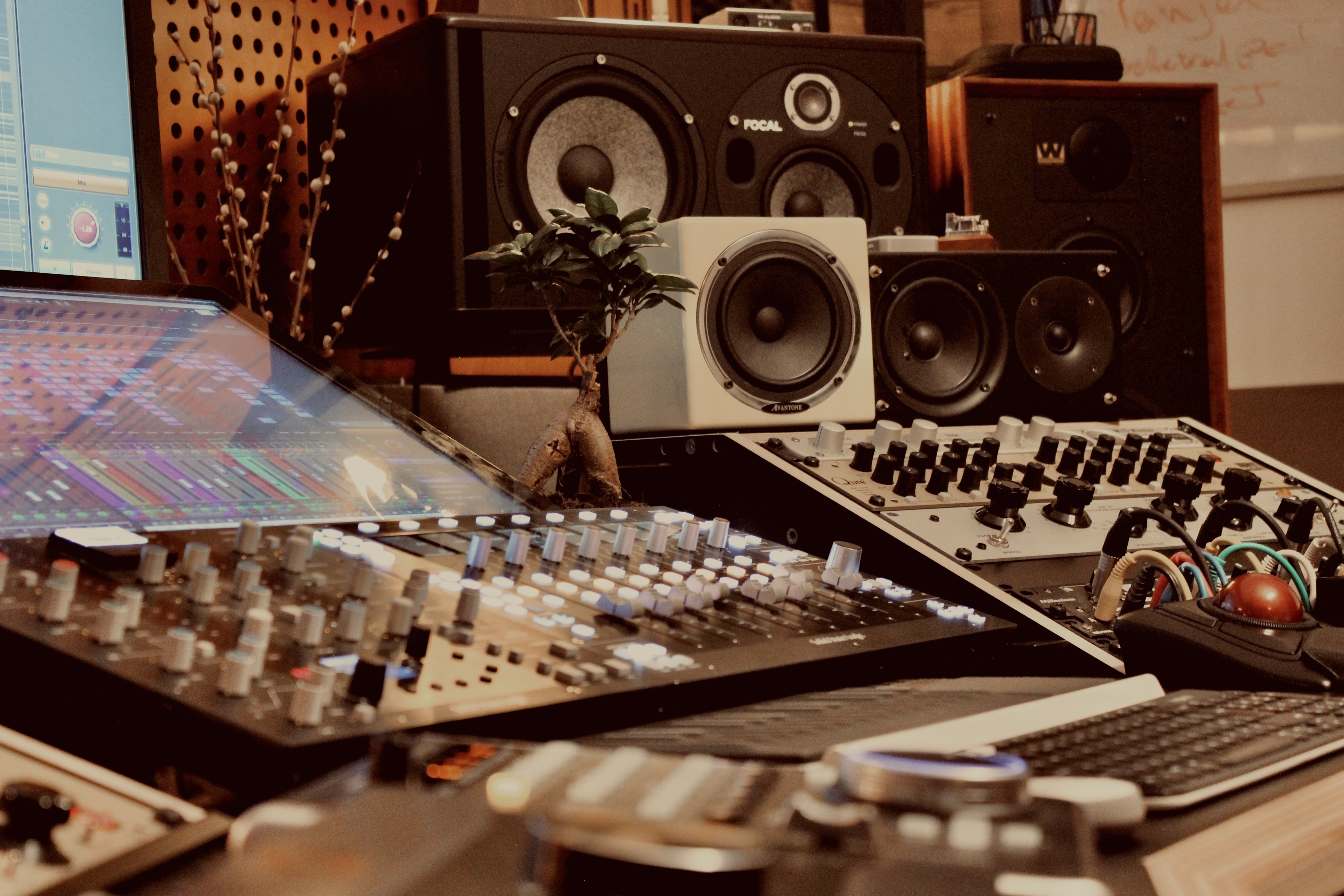 Recording, Production and Post Production — Foto 4